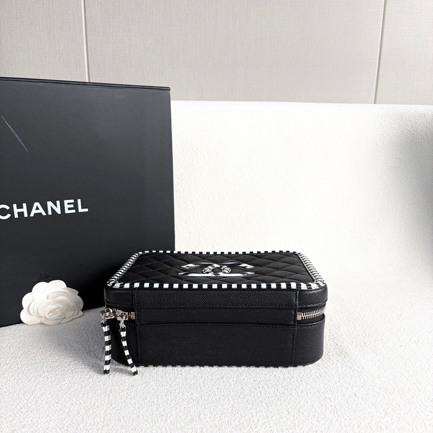 Chanel Pre-loved Bag Very good condition Size ONE SIZE - 5 Thumbnail