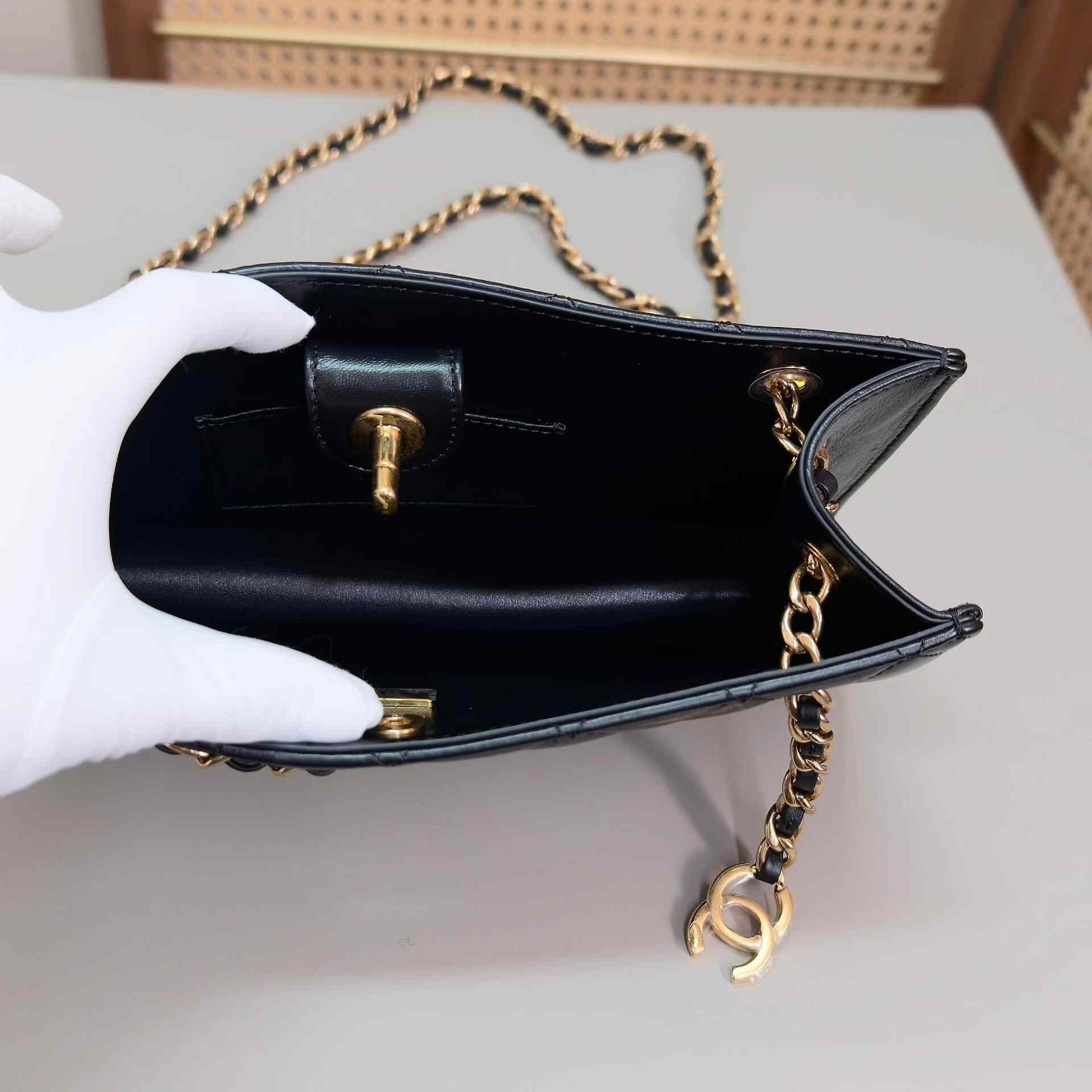 Chanel Pre-loved Bag Very good condition Size ONE SIZE - 6 Thumbnail