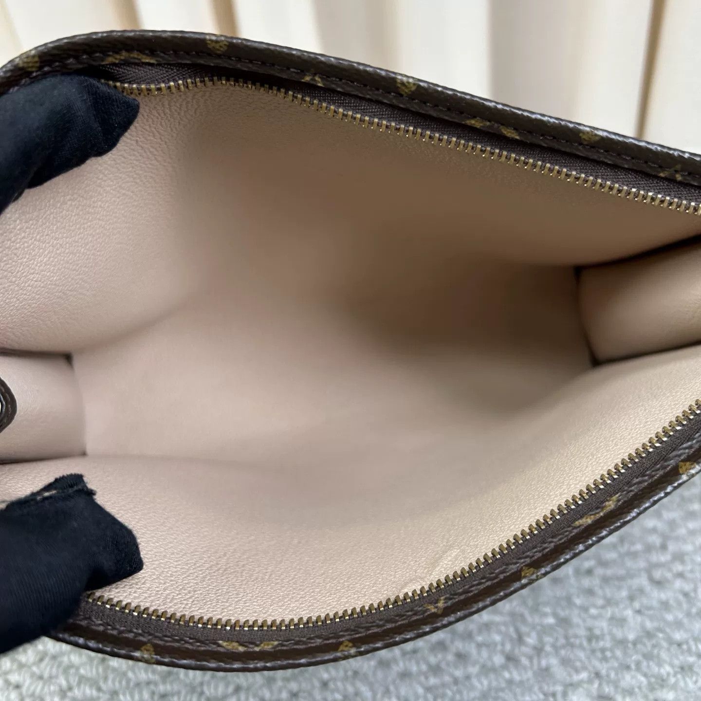 Louis Vuitton Pre-loved Bag Very good condition Size ONE SIZE - 4 Thumbnail