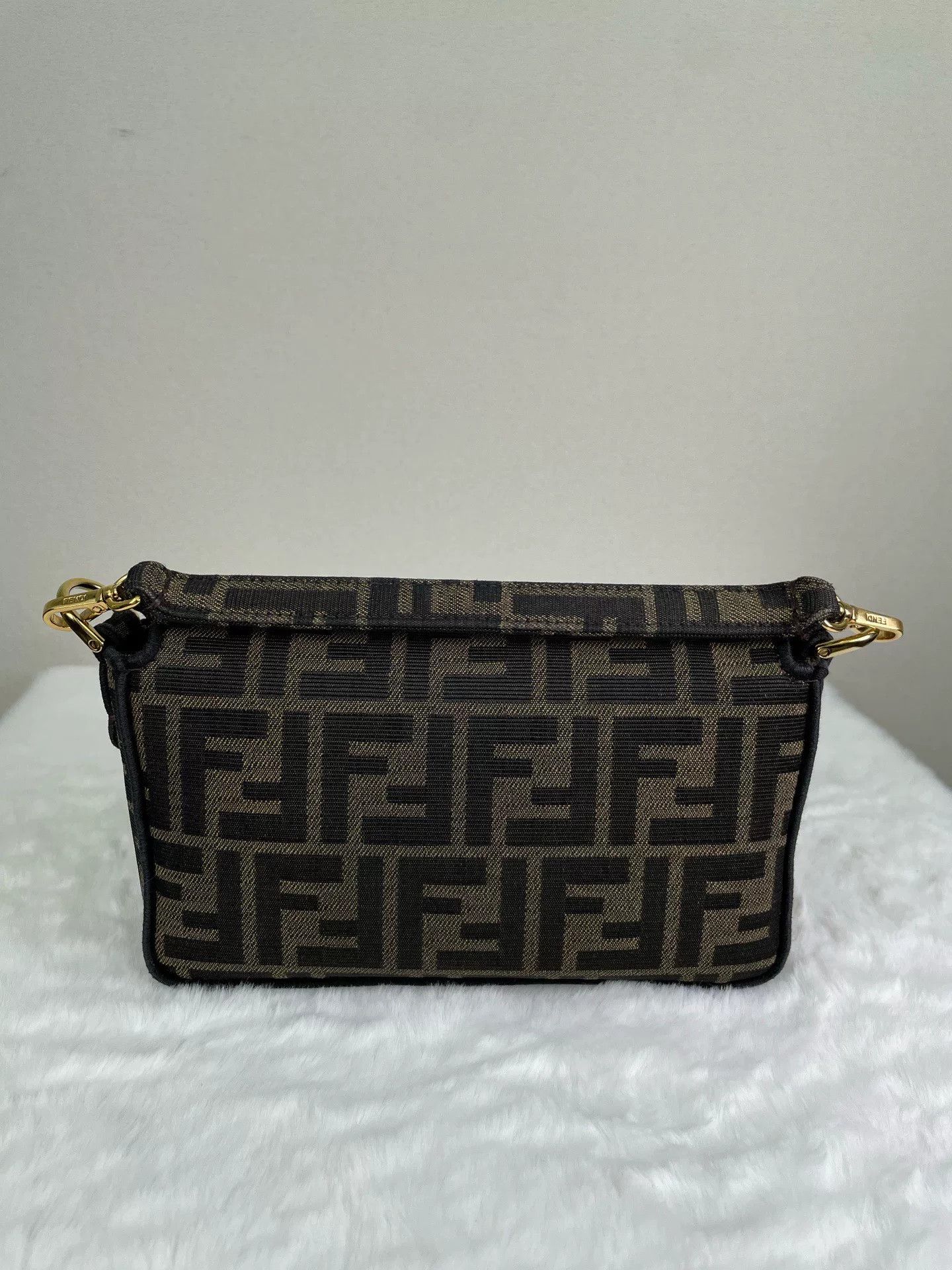 Fendi Pre-loved Bag Very good condition Size ONE SIZE - 4 Thumbnail