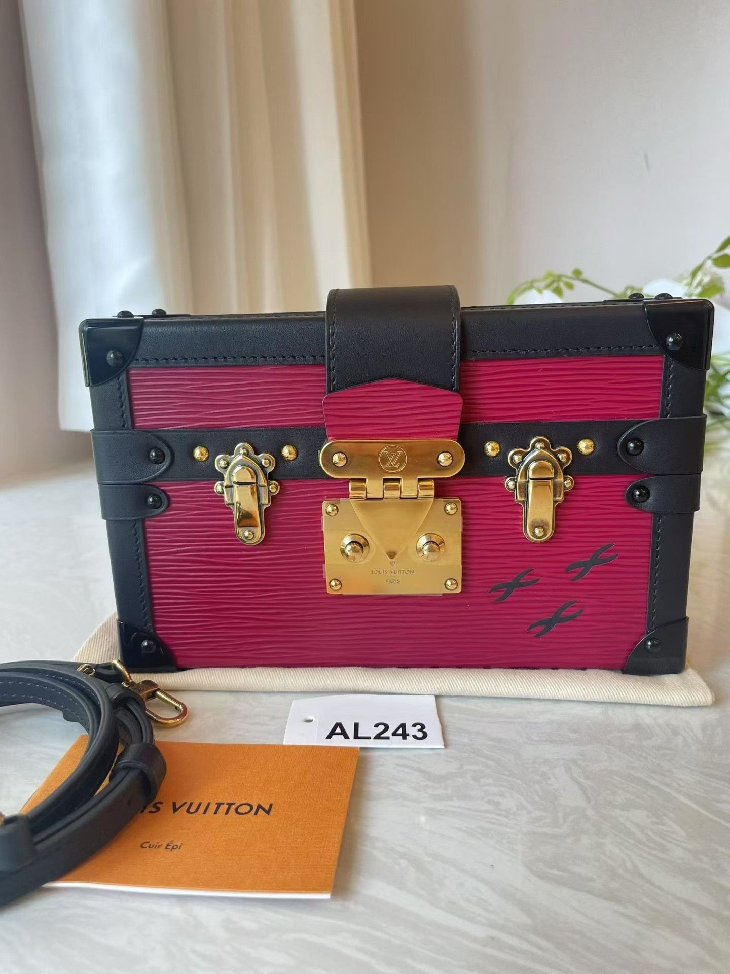 Louis Vuitton Pre-loved Bag Brand new condition Size ONE SIZE - 8 Thumbnail
