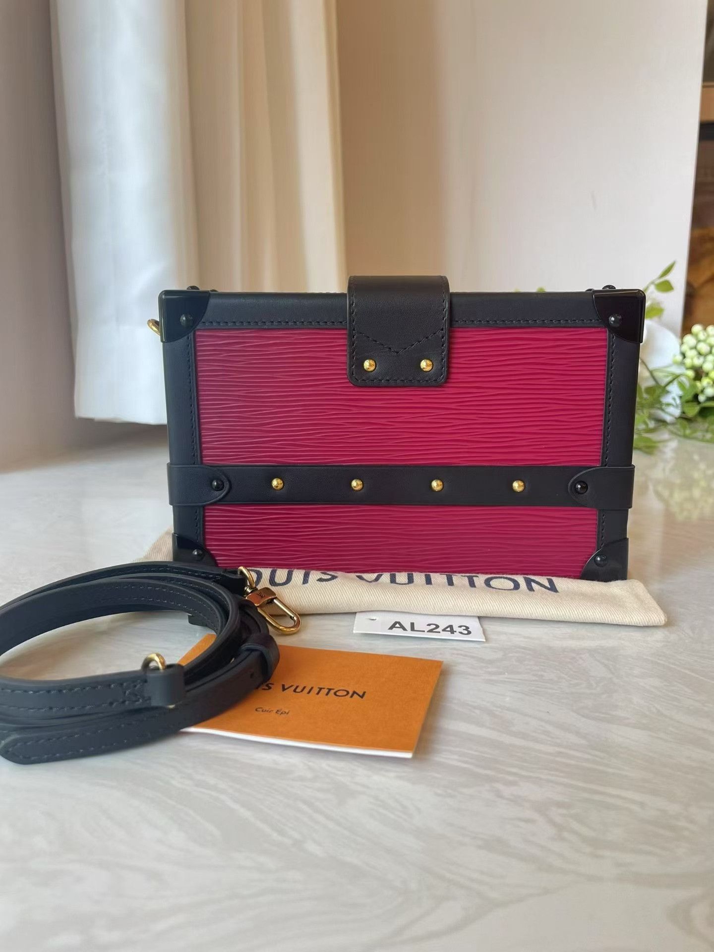 Louis Vuitton Pre-loved Bag Brand new condition Size ONE SIZE - 2 Thumbnail