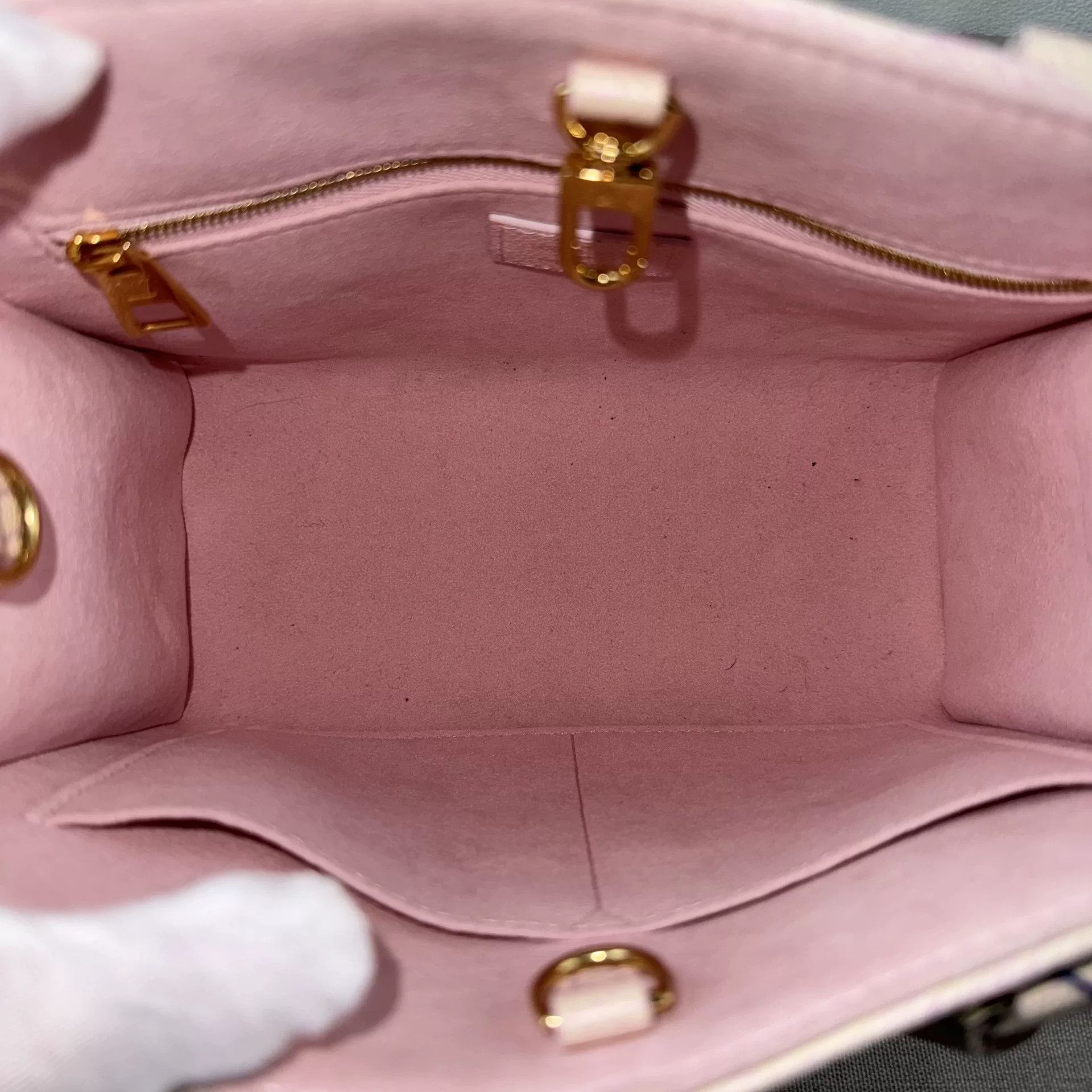 Louis Vuitton Pre-loved Bag Very good condition Size ONE SIZE - 9 Thumbnail