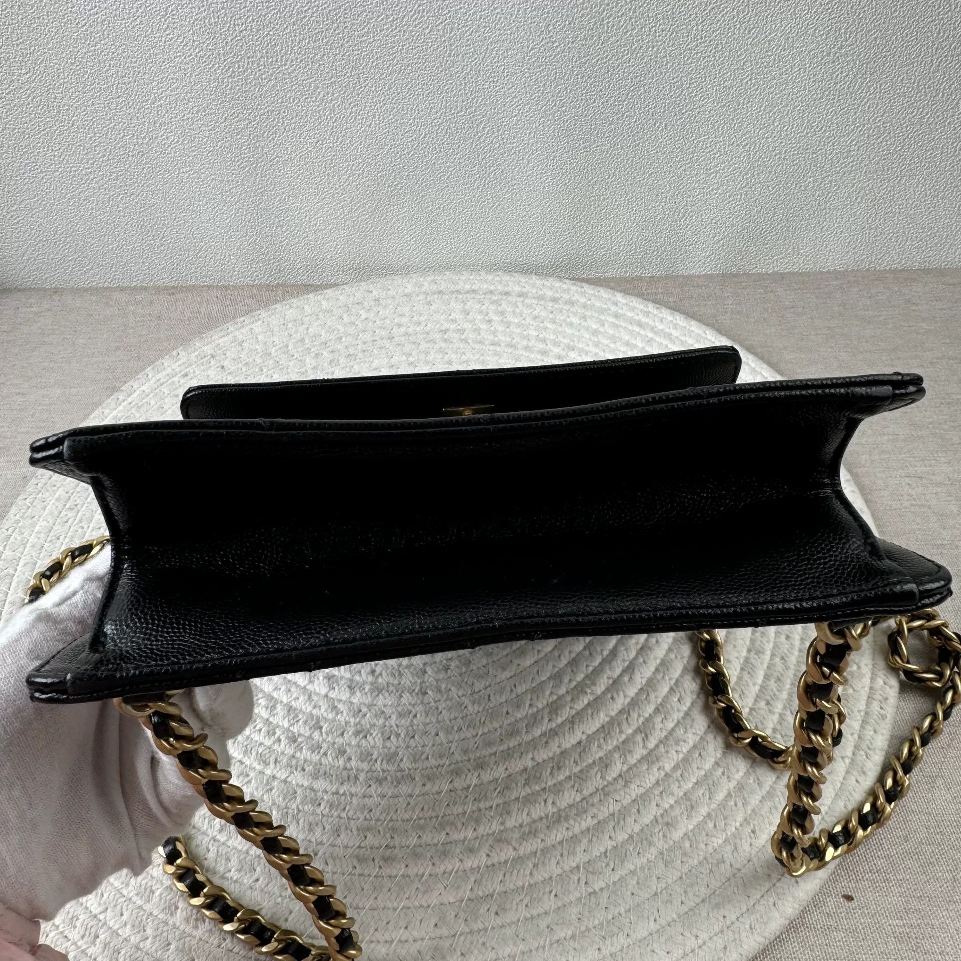 Chanel Pre-loved Bag Very good condition Size ONE SIZE - 5 Thumbnail