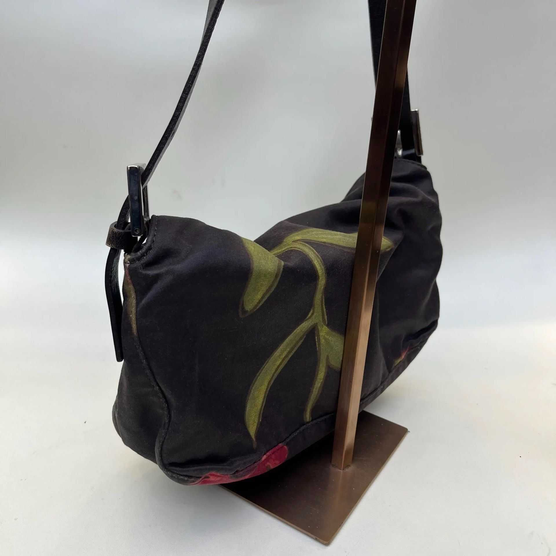 Fendi Pre-loved Bag Very good condition Size ONE SIZE - 4 Thumbnail