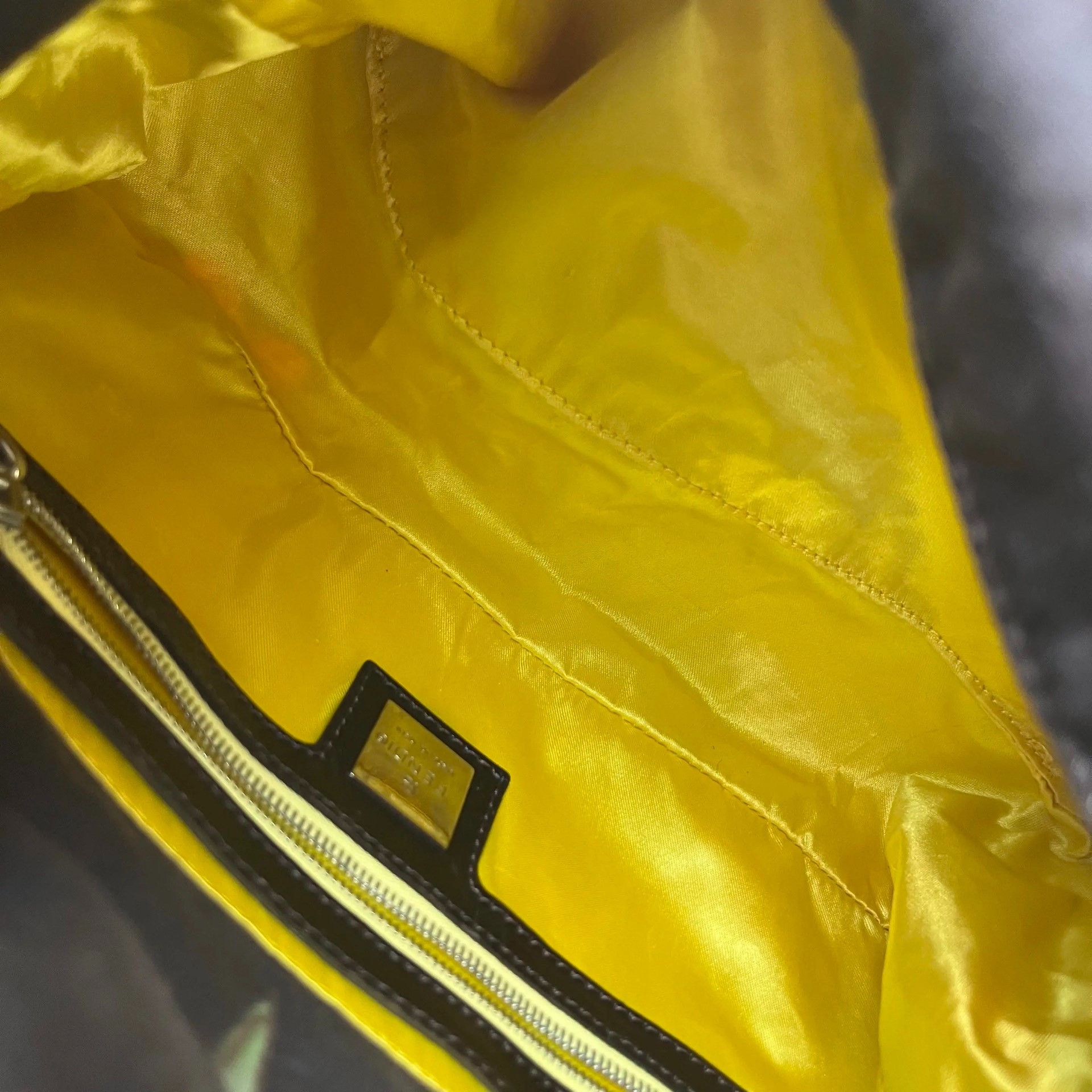 Fendi Pre-loved Bag Very good condition Size ONE SIZE - 9 Thumbnail
