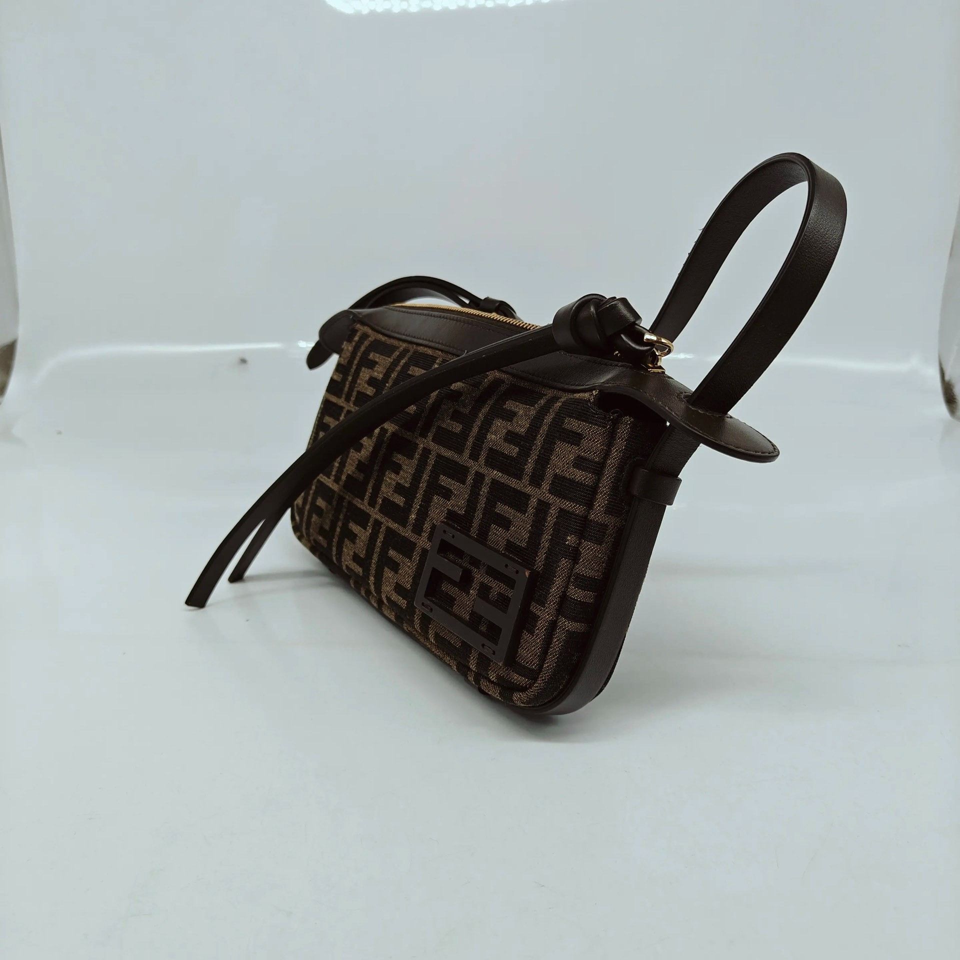 Fendi Pre-loved Bag Very good condition Size ONE SIZE - 2 Thumbnail