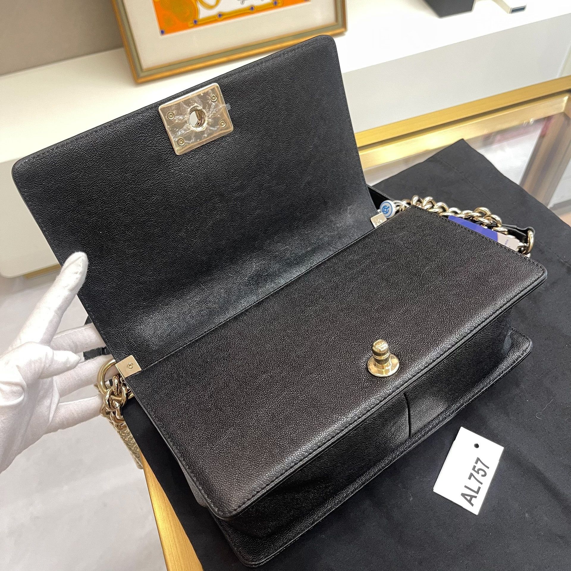Chanel Pre-loved Bag Very good condition Size ONE SIZE - 7 Thumbnail