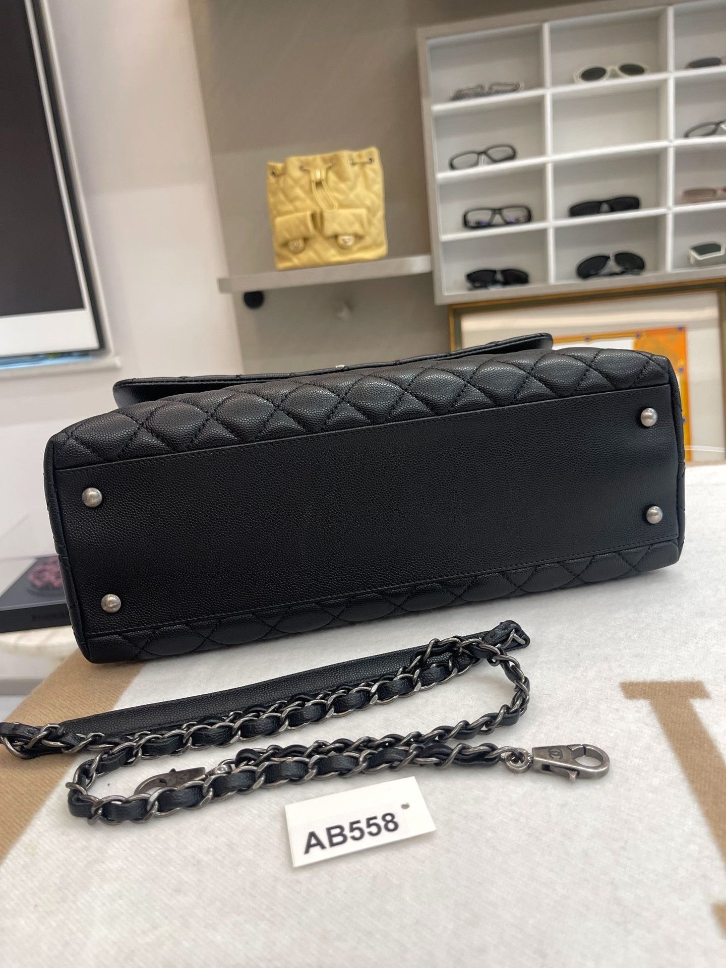 Chanel Pre-loved Bag Very good condition Size ONE SIZE - 4 Thumbnail
