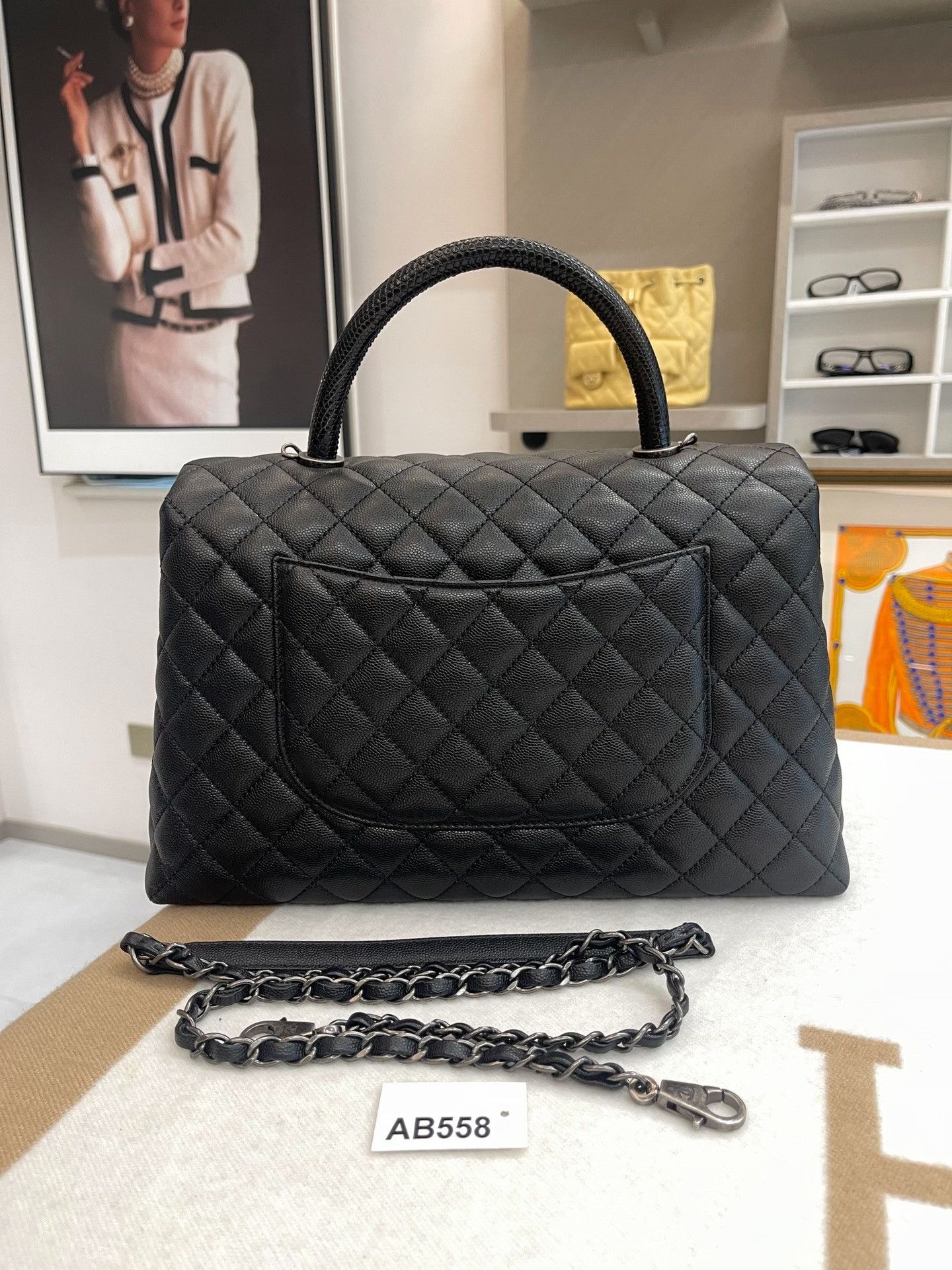 Chanel Pre-loved Bag Very good condition Size ONE SIZE - 3 Thumbnail