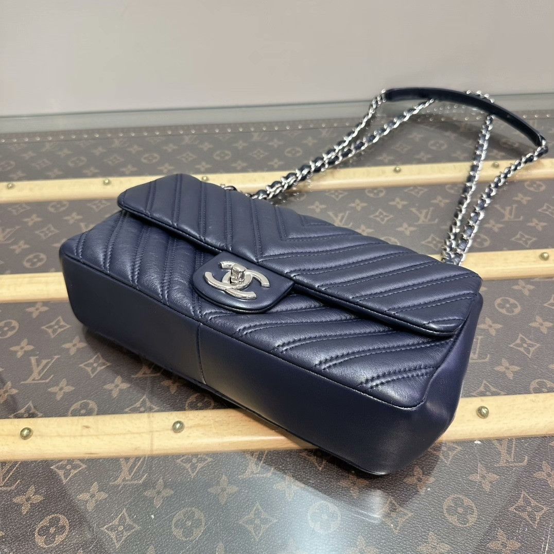 Chanel Pre-loved Bag Very good condition Size ONE SIZE - 4 Thumbnail