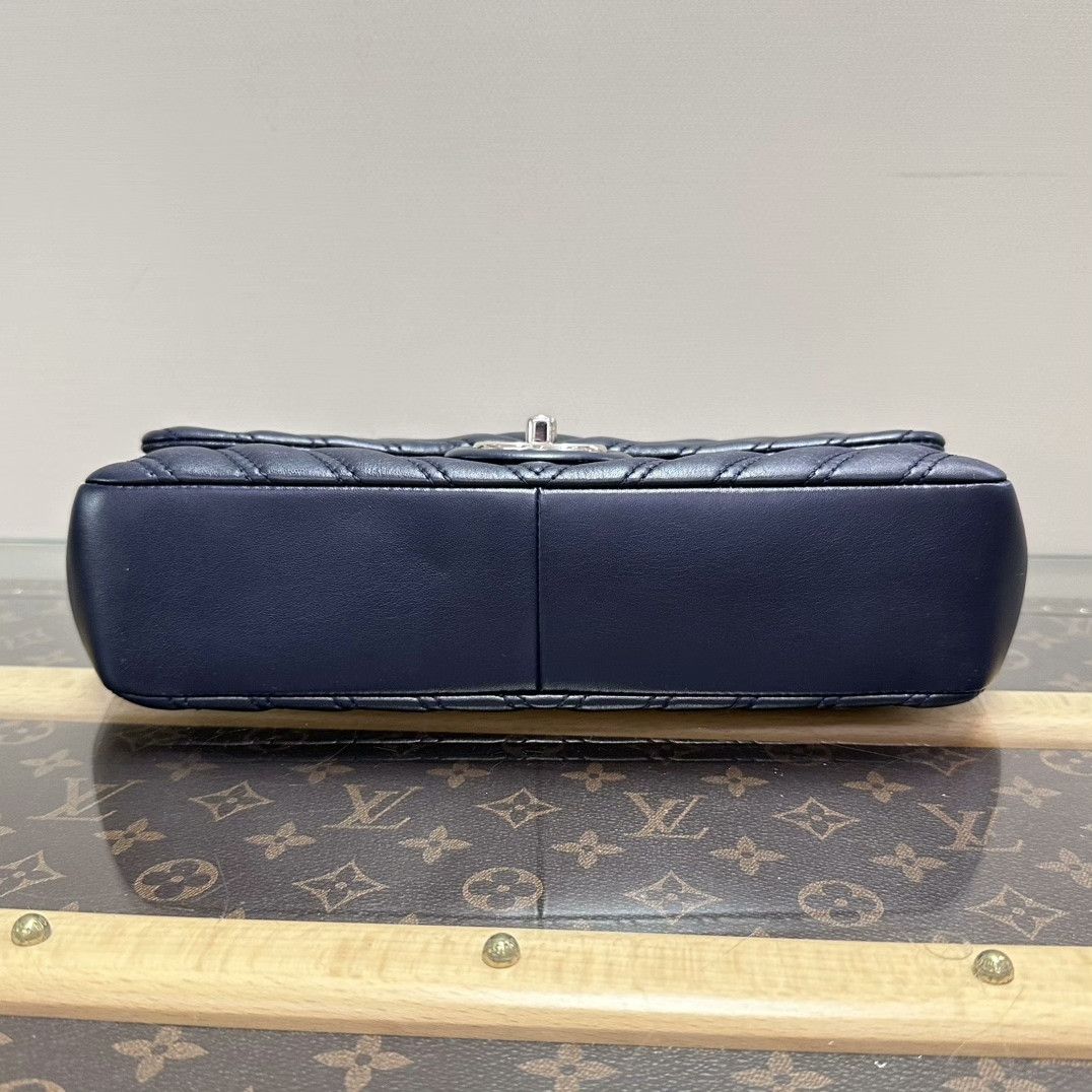 Chanel Pre-loved Bag Very good condition Size ONE SIZE - 5 Thumbnail