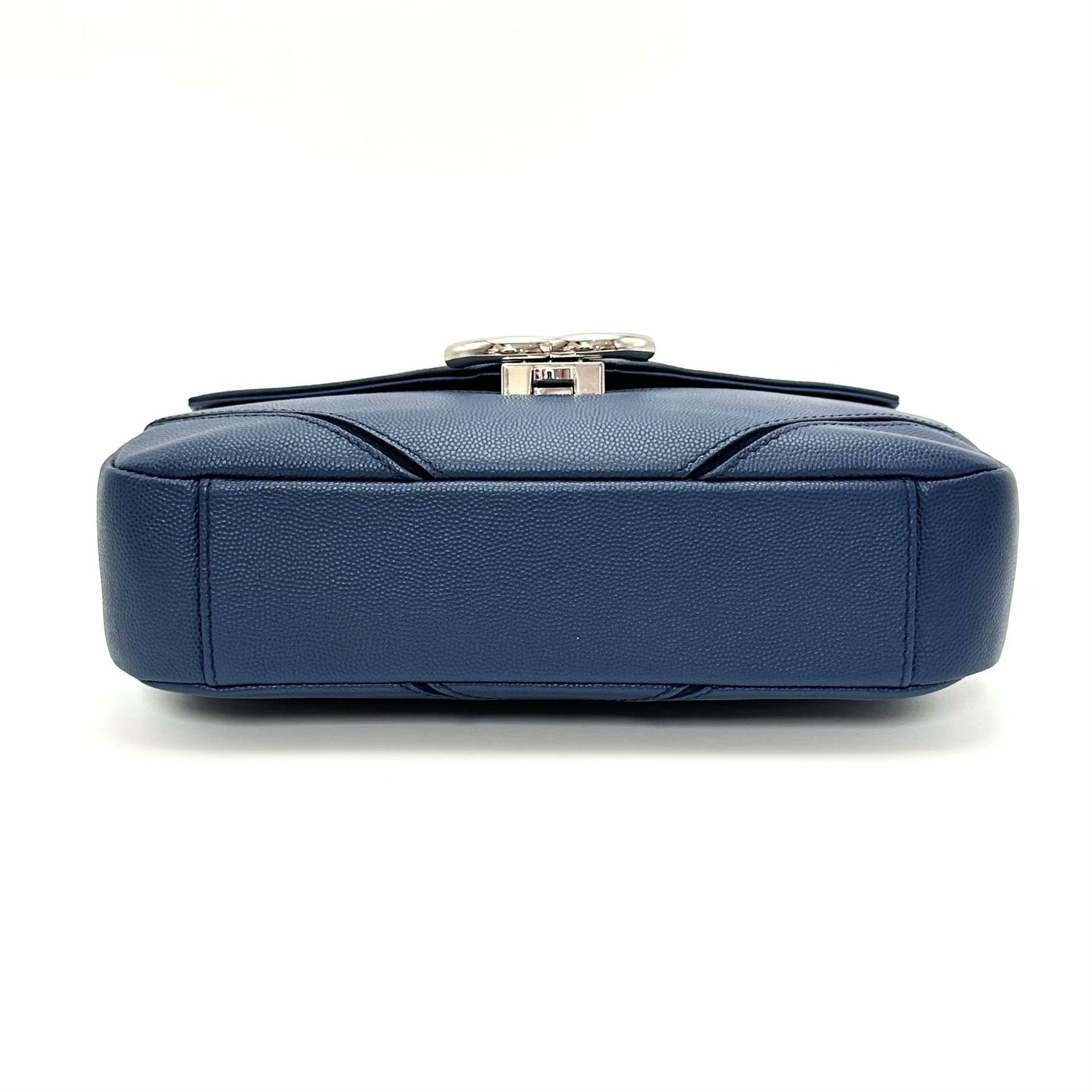 Chanel Pre-loved Bag Very good condition Size ONE SIZE - 4 Thumbnail