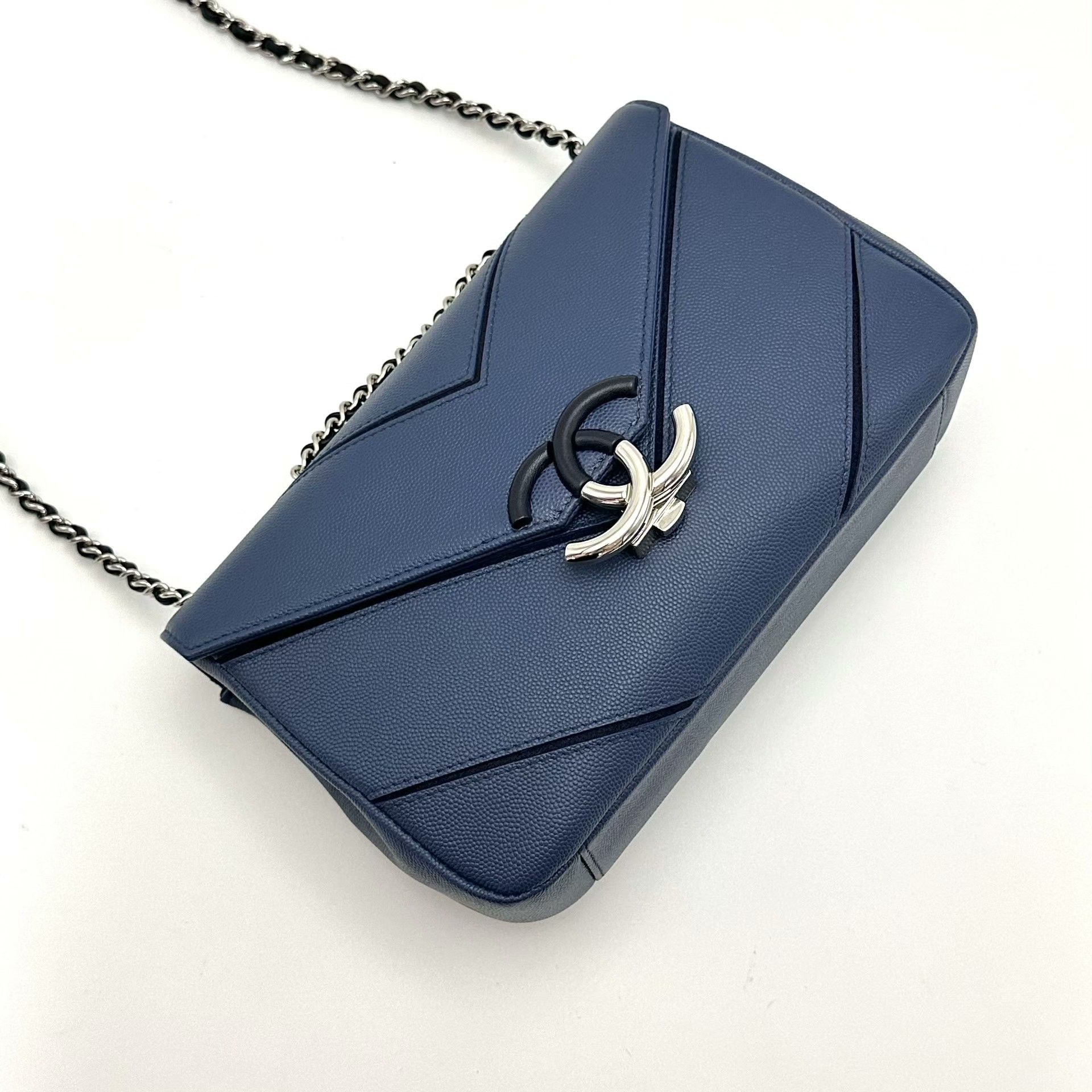 Chanel Pre-loved Bag Very good condition Size ONE SIZE - 3 Thumbnail