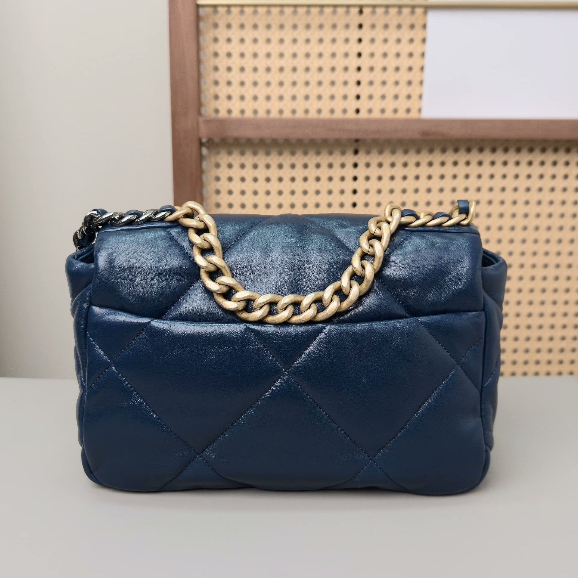 Chanel Pre-loved Bag Very good condition Size ONE SIZE - 2 Thumbnail