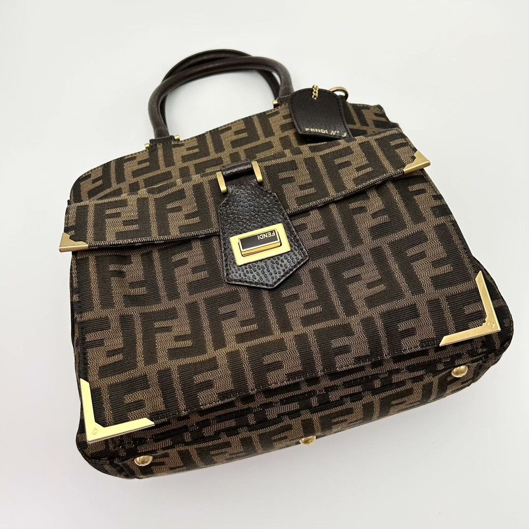 Fendi Pre-loved Bag Very good condition Size ONE SIZE - 4 Thumbnail