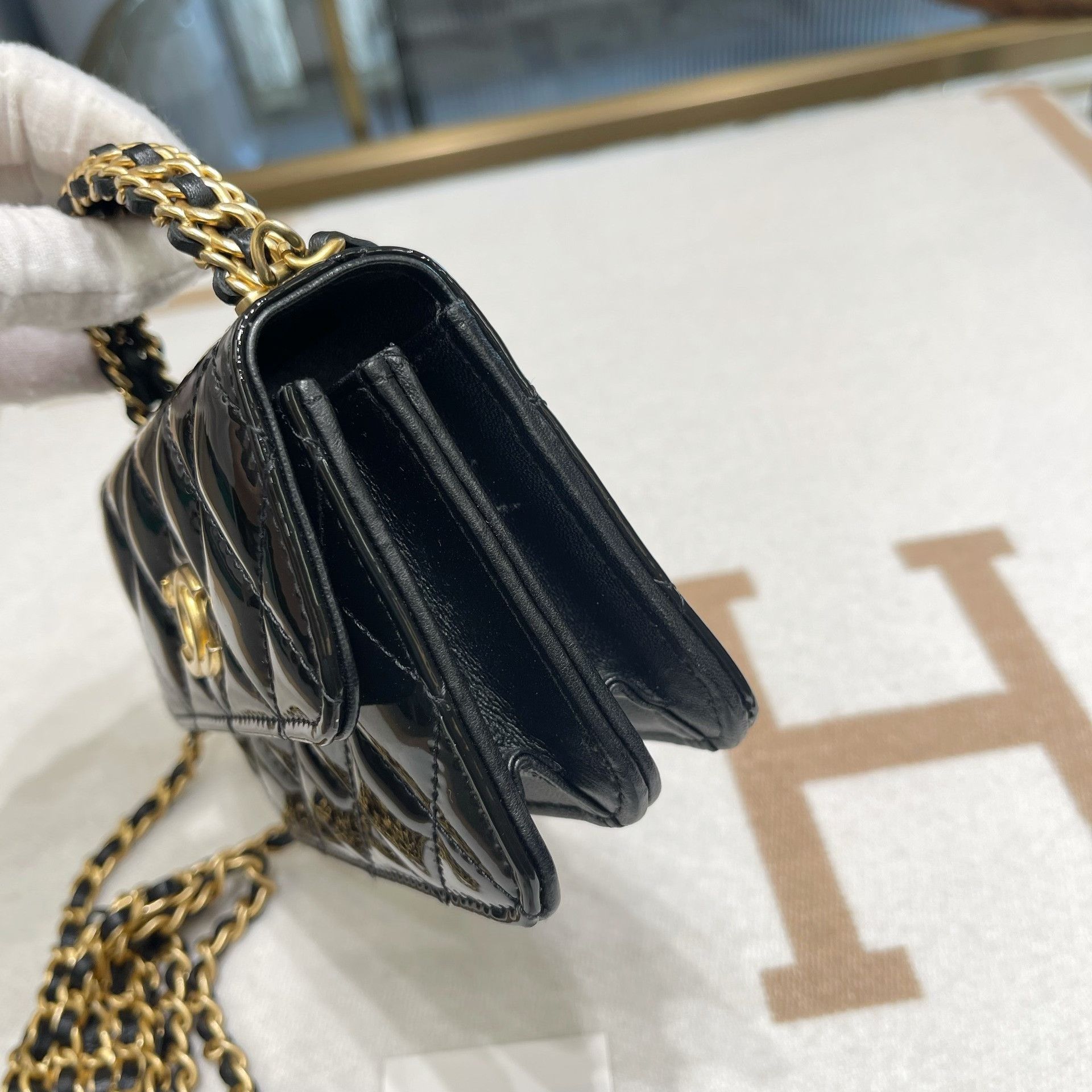 Chanel Pre-loved Bag Very good condition Size ONE SIZE - 3 Thumbnail