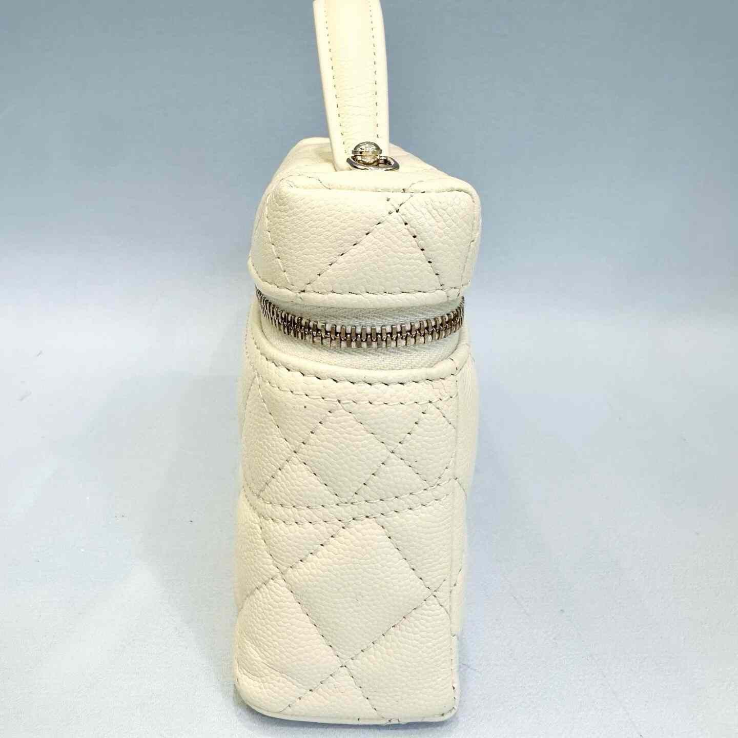 Chanel Pre-loved Bag Very good condition Size ONE SIZE - 5 Thumbnail