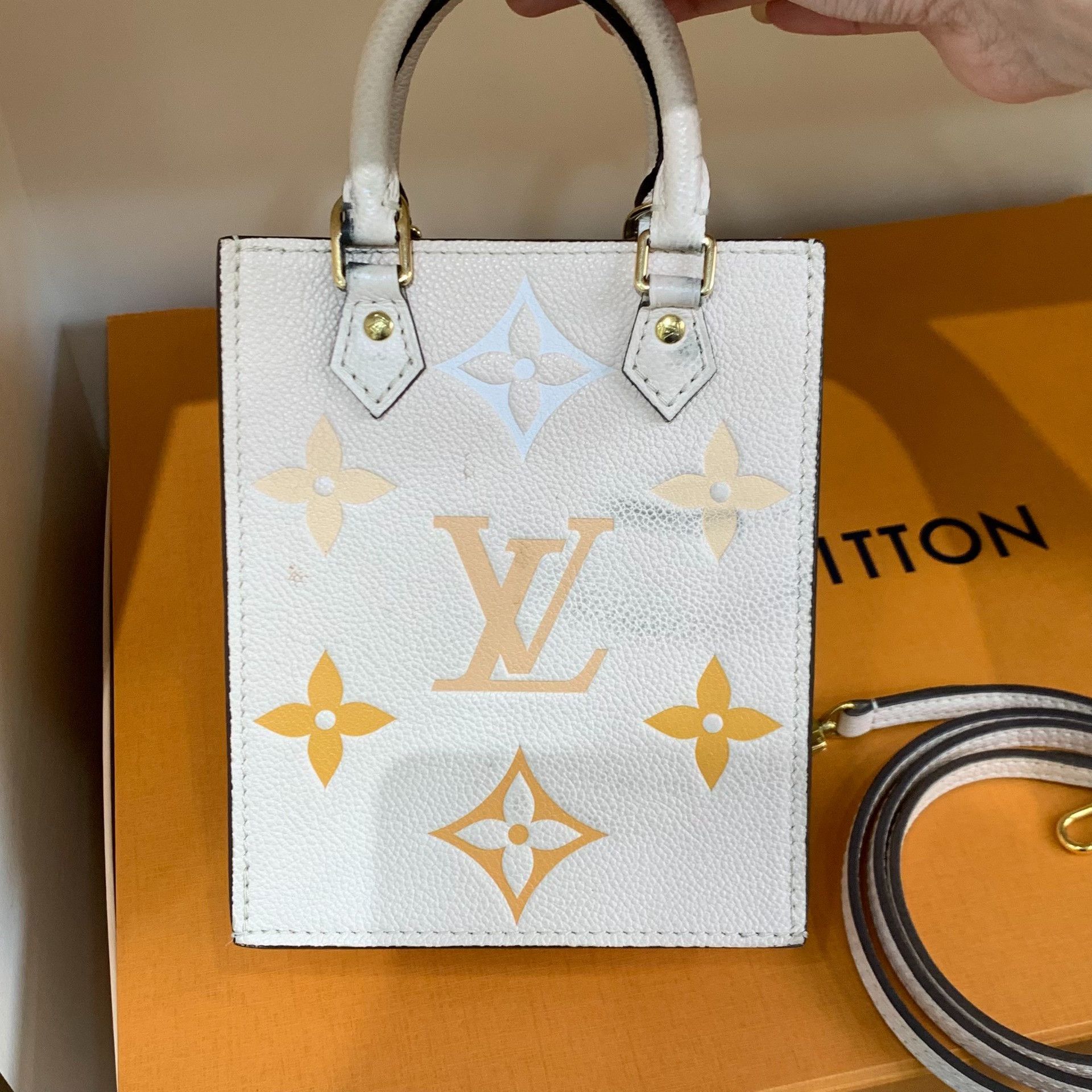Louis Vuitton Pre-loved Bag Very good condition Size ONE SIZE - 4 Thumbnail