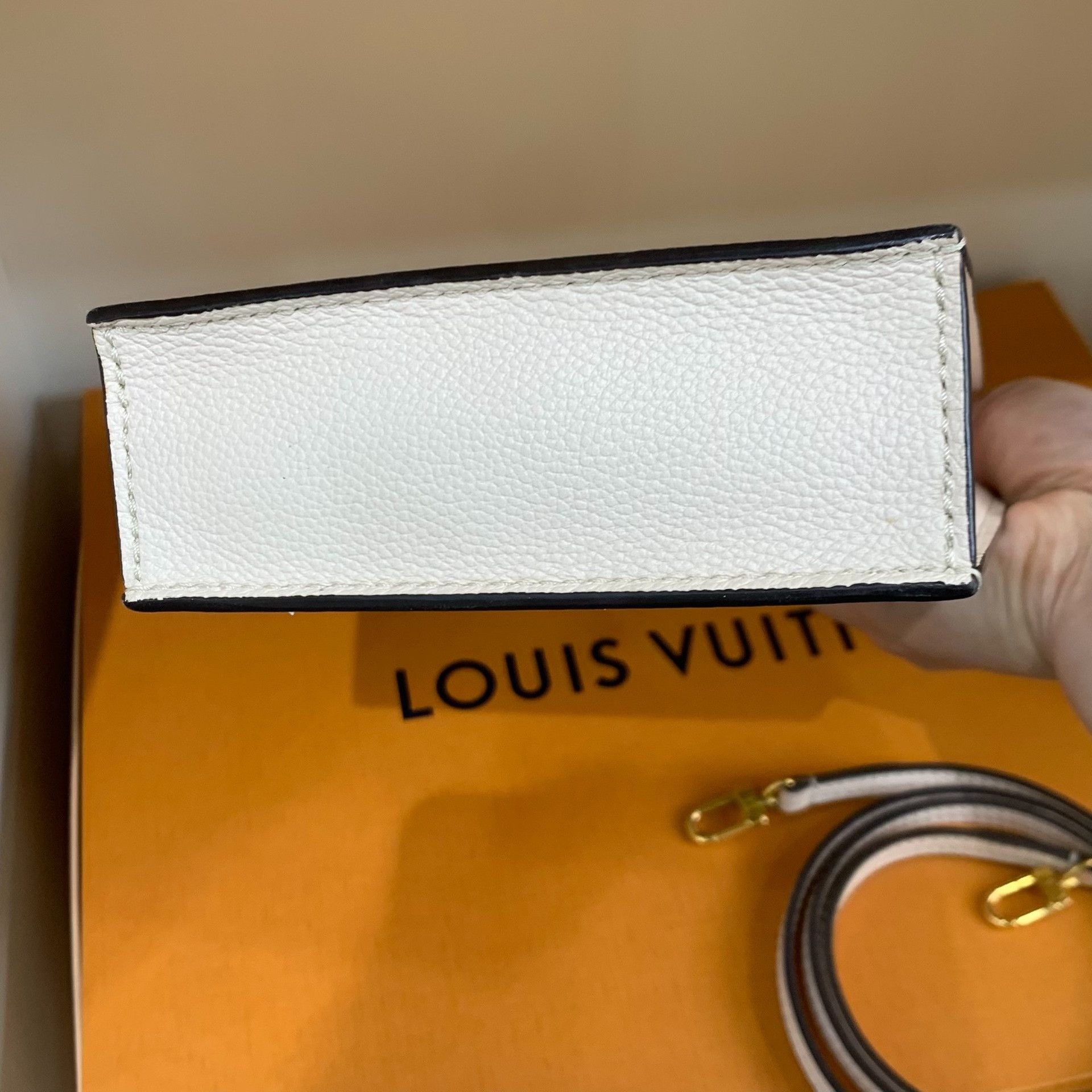 Louis Vuitton Pre-loved Bag Very good condition Size ONE SIZE - 6 Thumbnail