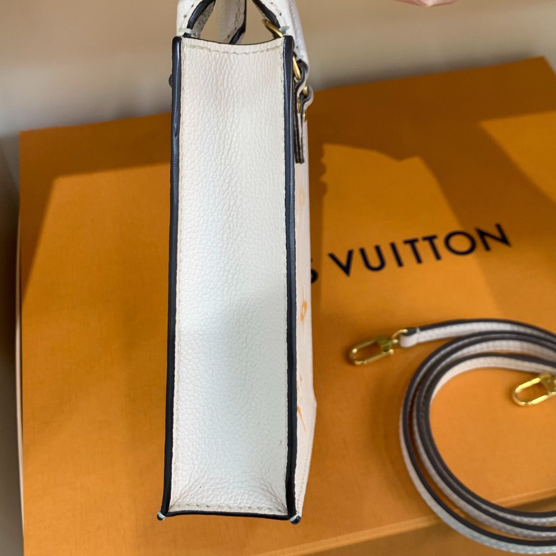 Louis Vuitton Pre-loved Bag Very good condition Size ONE SIZE - 5 Thumbnail