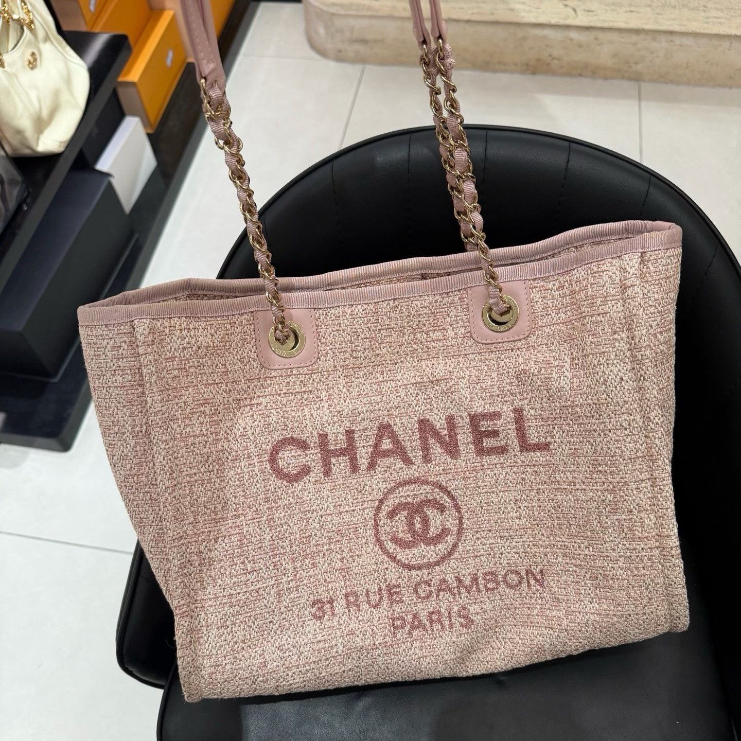 Chanel Pre-loved Bag Very good condition Size ONE SIZE - 2 Thumbnail