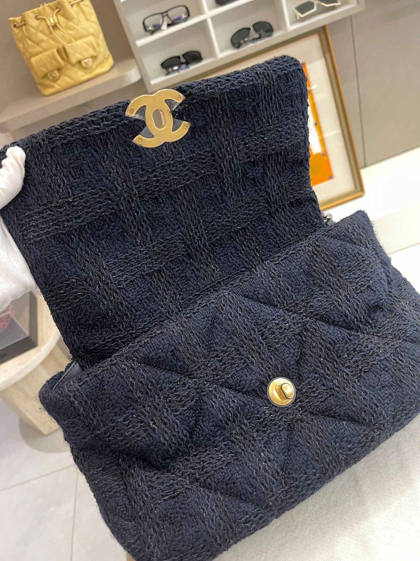 Chanel Pre-loved Bag Very good condition Size ONE SIZE - 6 Thumbnail