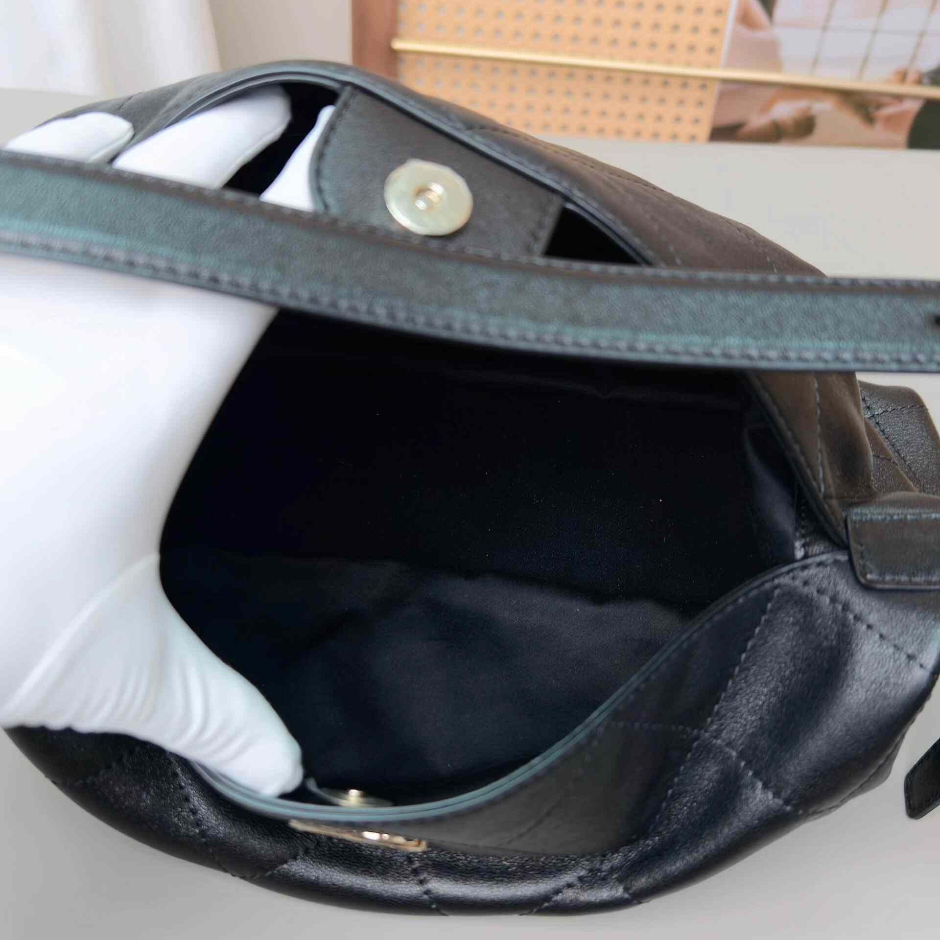 Chanel Pre-loved Bag Very good condition Size ONE SIZE - 6 Thumbnail