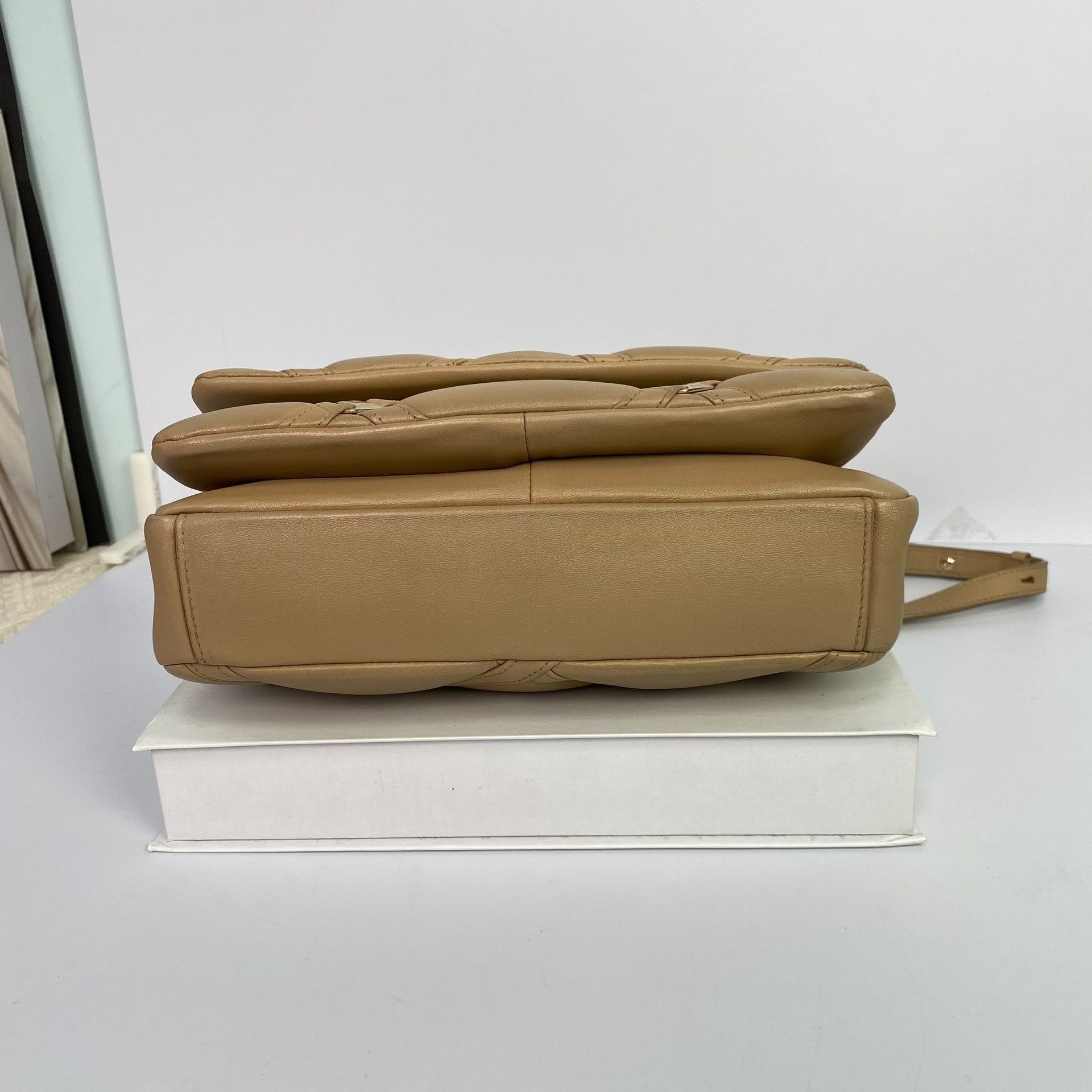 Salvatore Ferragamo Pre-loved Bag Very good condition Size ONE SIZE - 6 Thumbnail