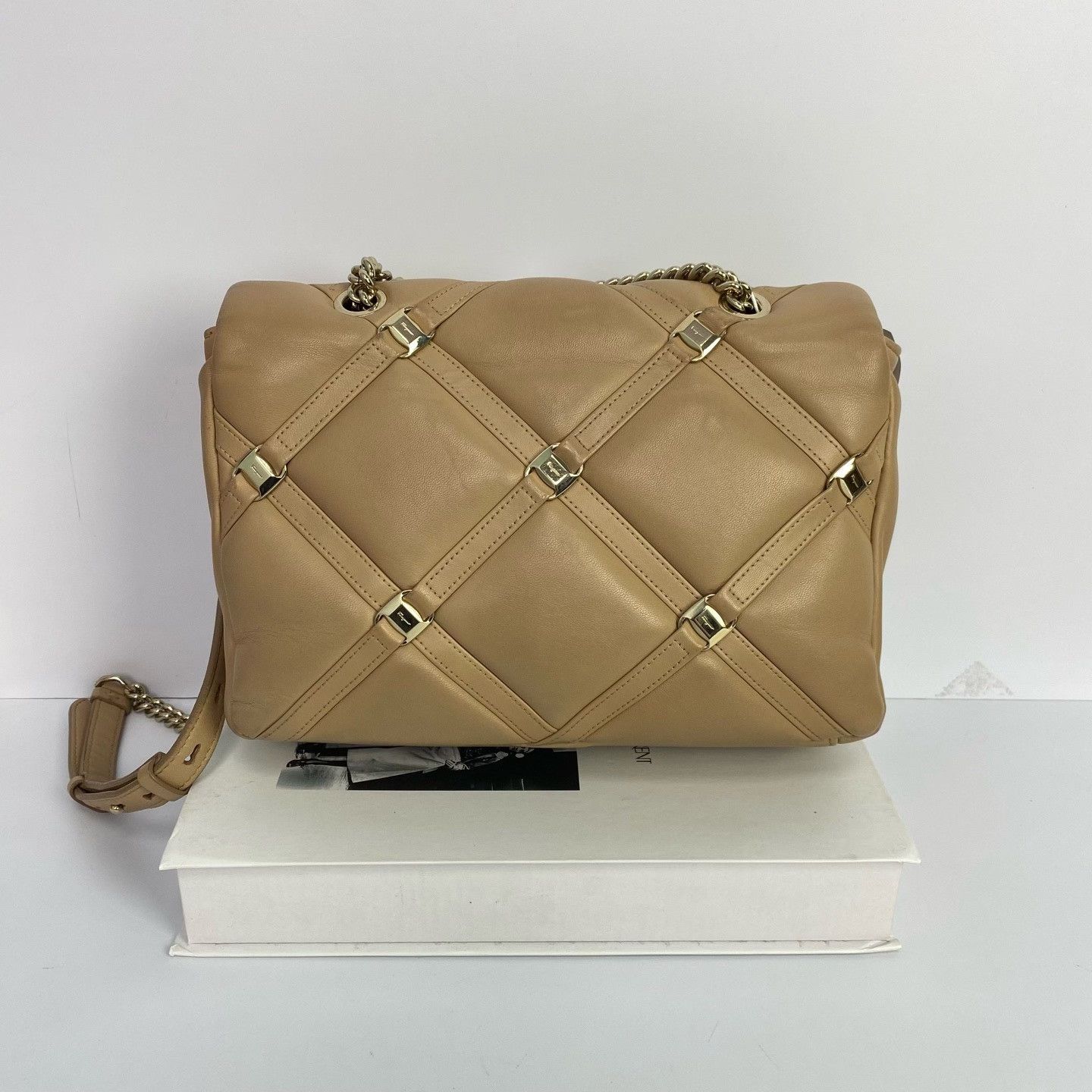 Salvatore Ferragamo Pre-loved Bag Very good condition Size ONE SIZE - 4 Thumbnail