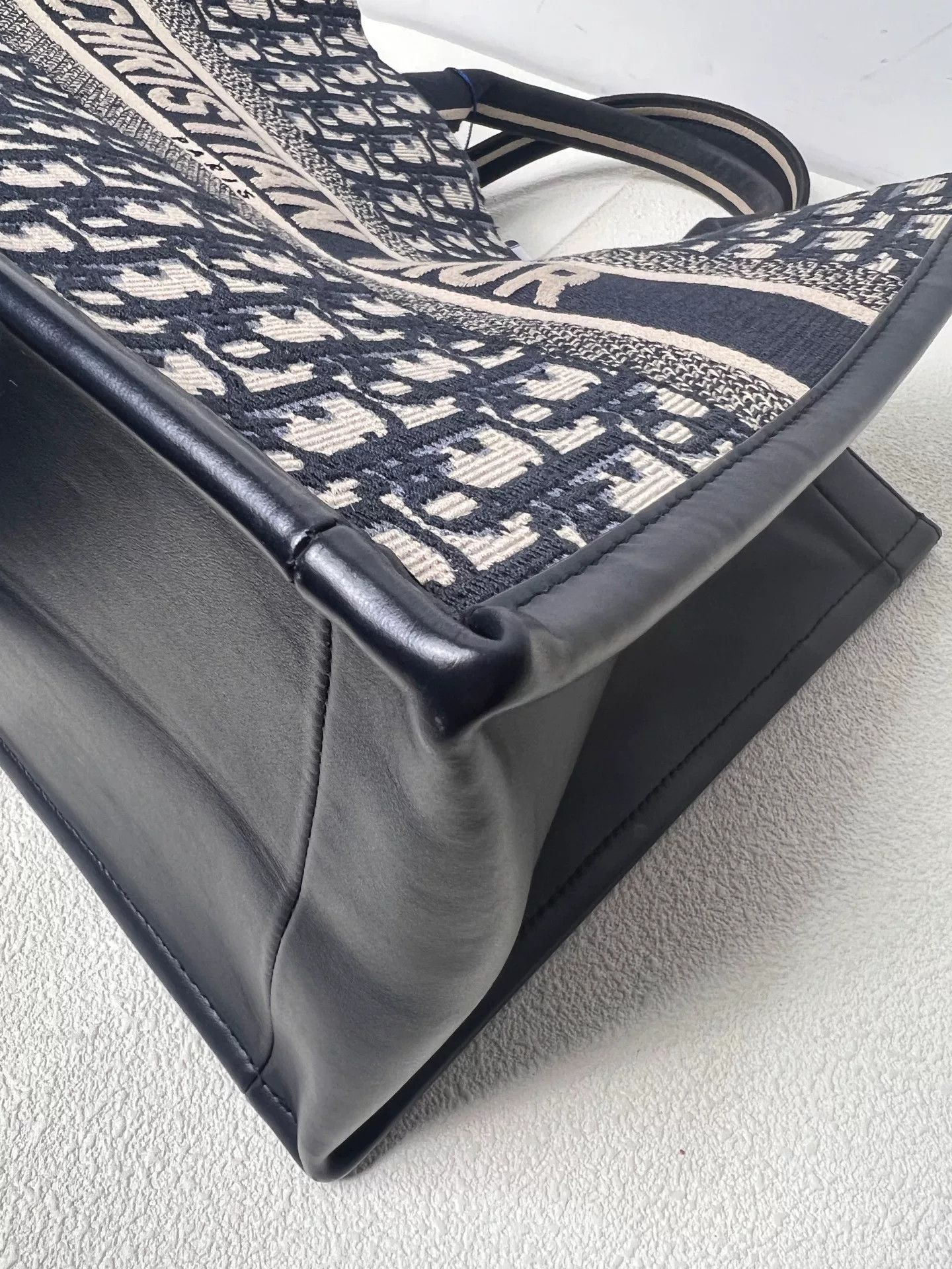 Dior Pre-loved Bag Very good condition Size ONE SIZE - 3 Thumbnail