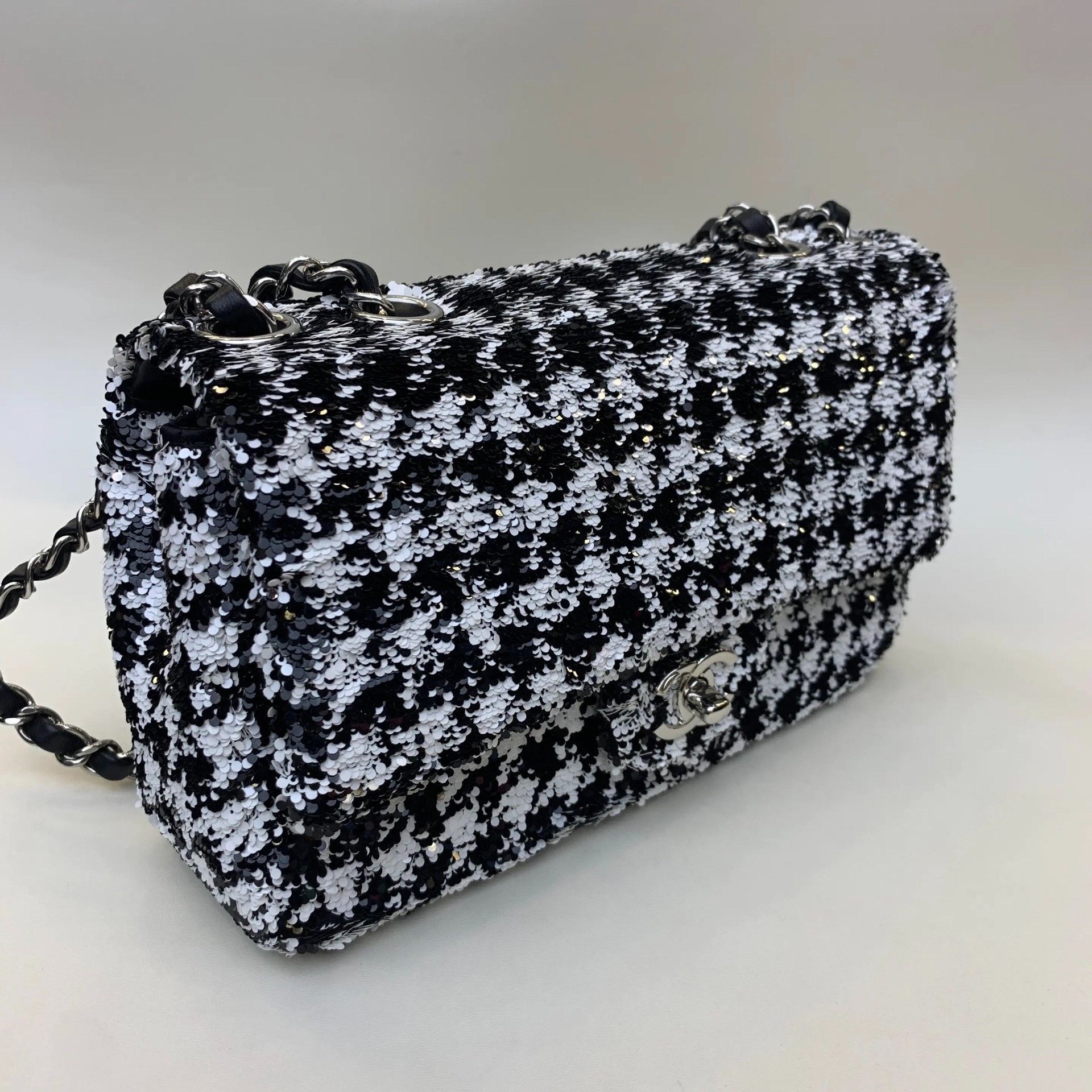 Chanel Pre-loved Bag Very good condition Size ONE SIZE - 2 Thumbnail