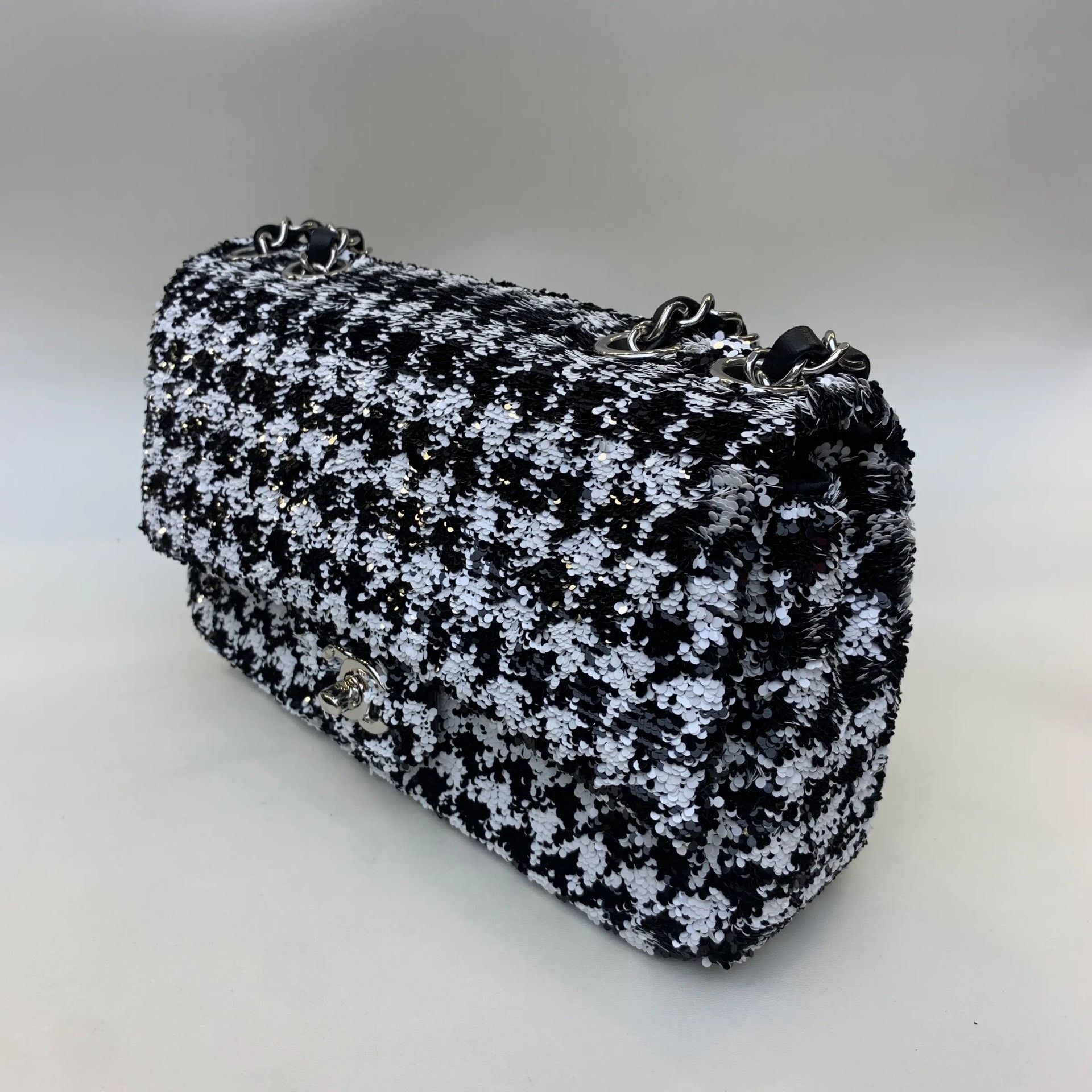 Chanel Pre-loved Bag Very good condition Size ONE SIZE - 3 Thumbnail
