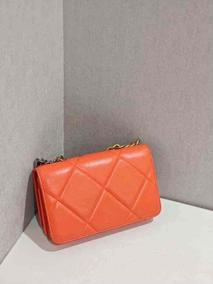 Chanel Pre-loved Bag Very good condition Size ONE SIZE - 2 Thumbnail