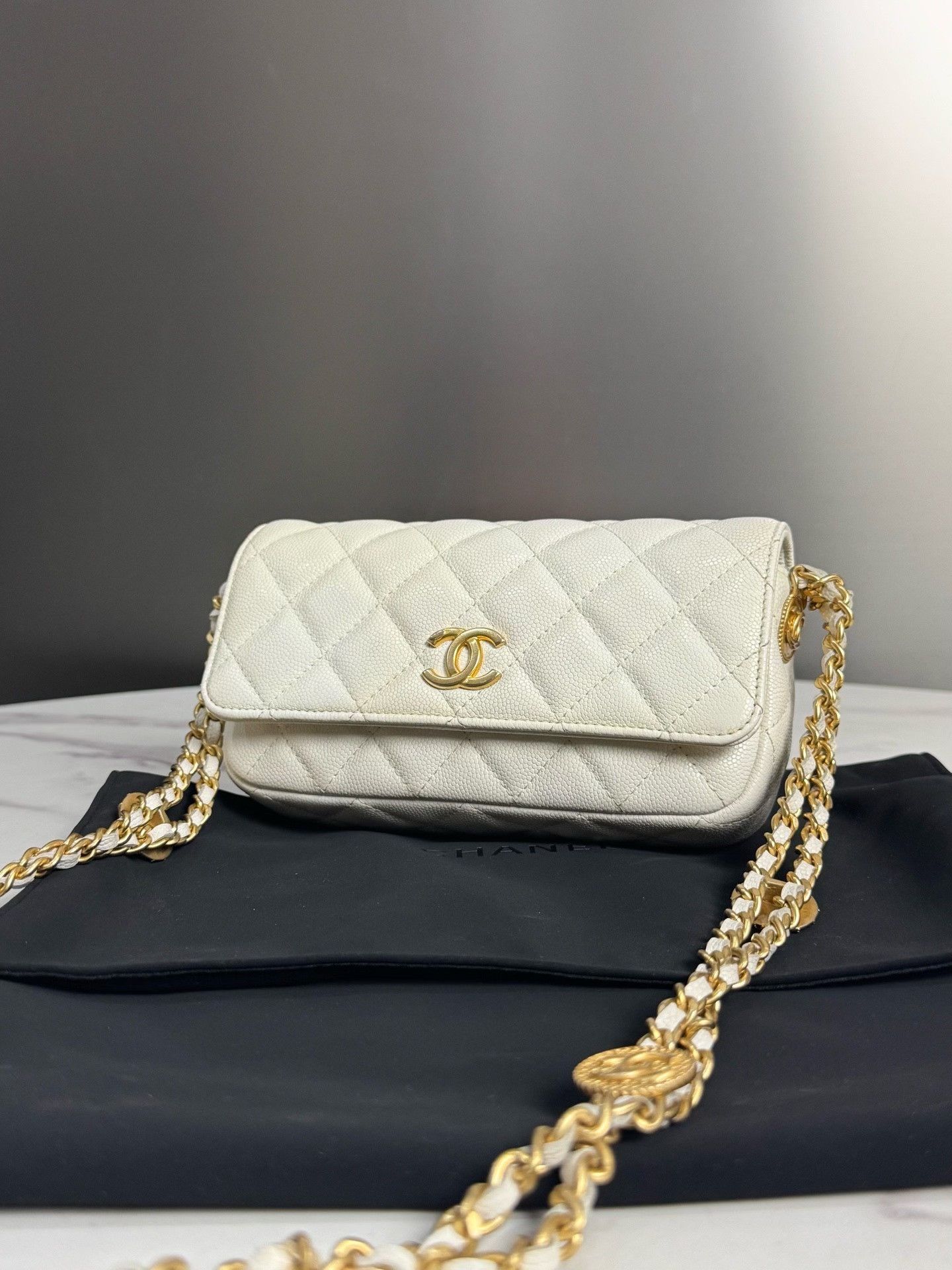 Chanel Pre-loved Bag Very good condition Size ONE SIZE - 2 Thumbnail