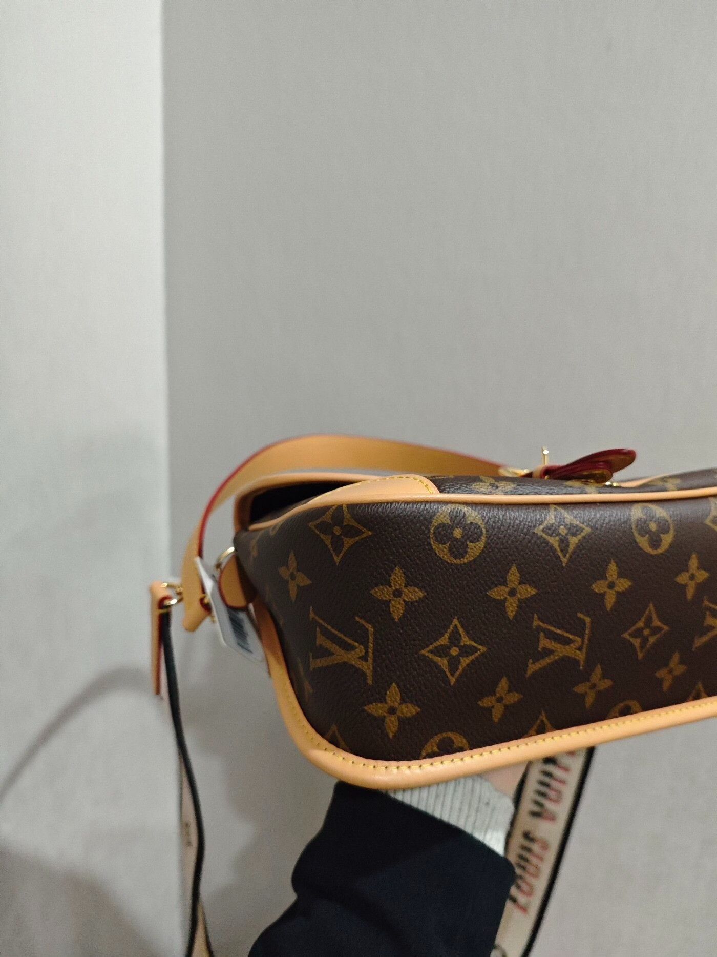 Louis Vuitton Pre-loved Bag Very good condition Size ONE SIZE - 4 Thumbnail
