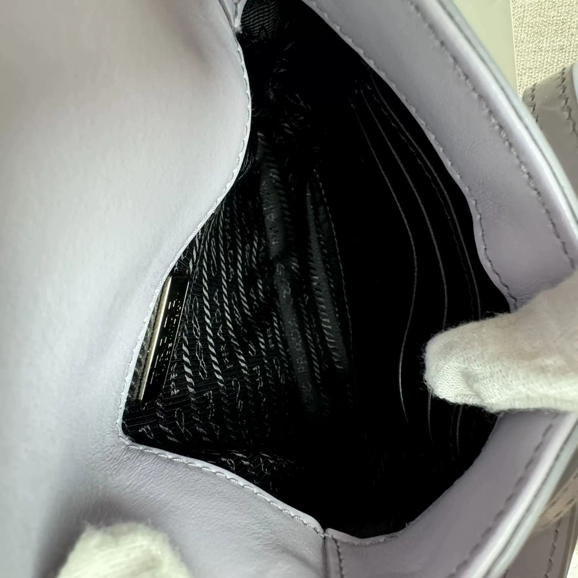 Prada Pre-loved Bag Very good condition Size ONE SIZE - 9 Thumbnail