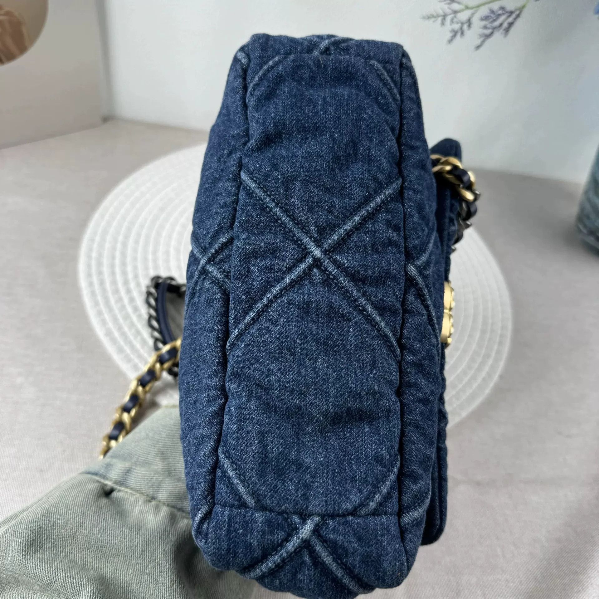 Chanel Pre-loved Bag Very good condition Size ONE SIZE - 4 Thumbnail