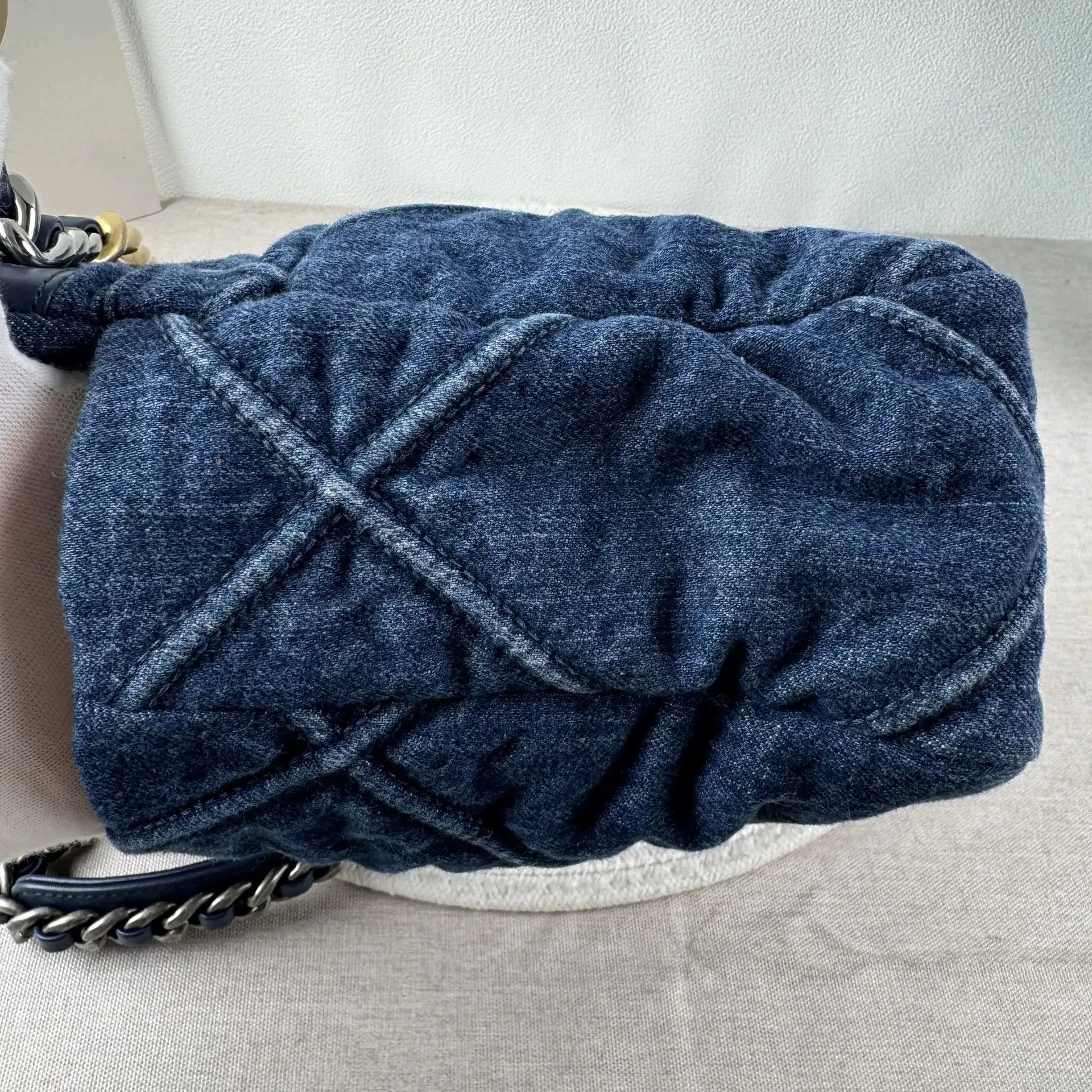 Chanel Pre-loved Bag Very good condition Size ONE SIZE - 6 Thumbnail