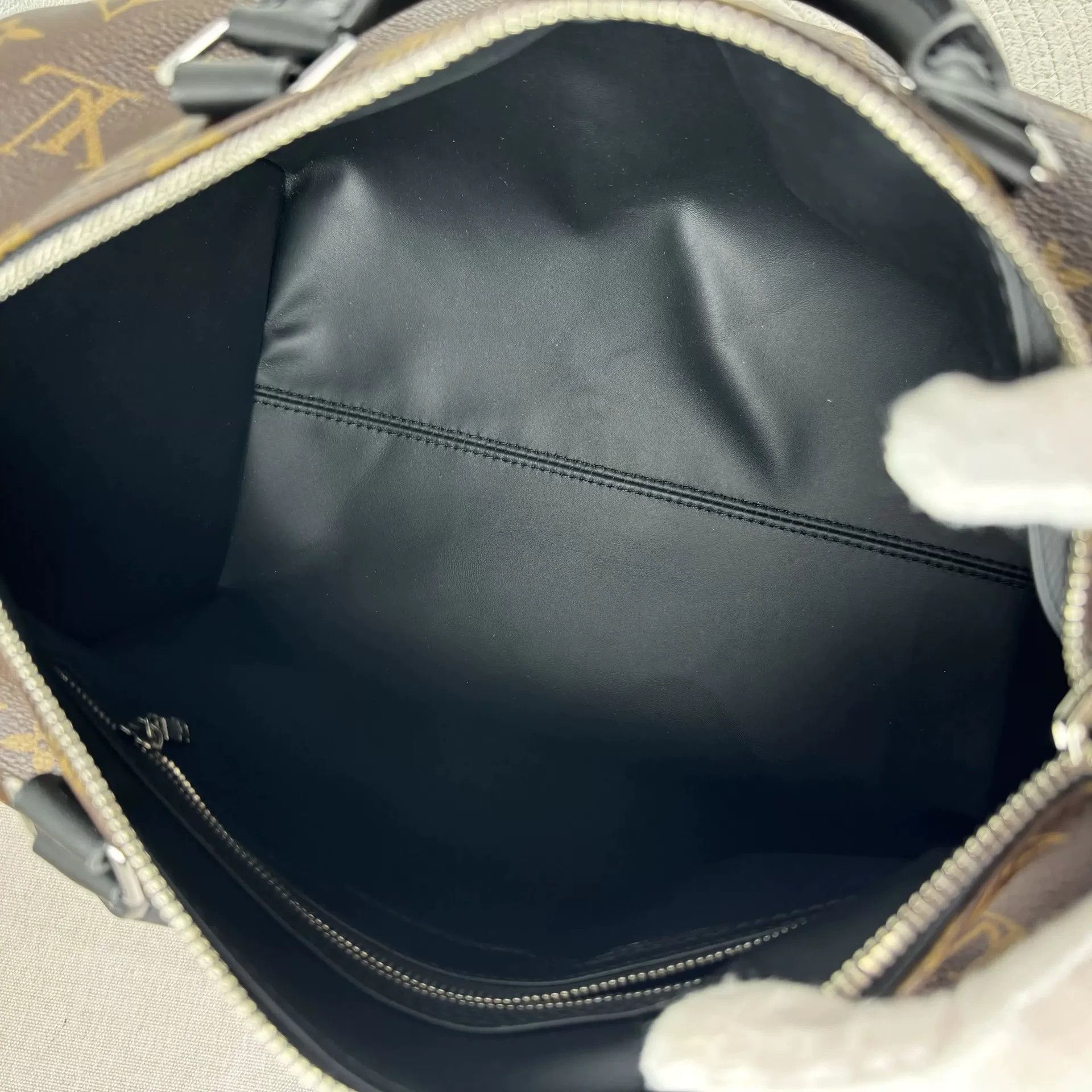 Louis Vuitton Pre-loved Bag Brand new condition Size ONE SIZE - 9 Thumbnail