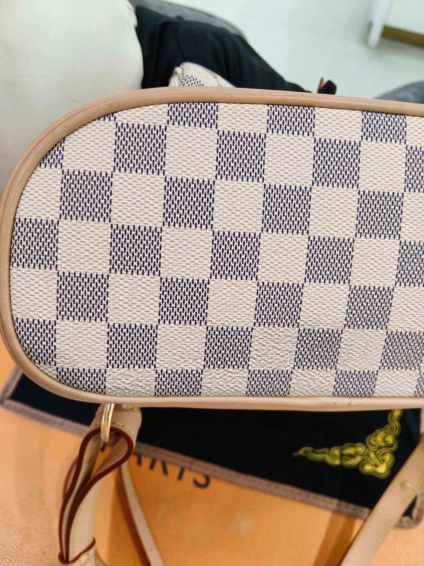 Louis Vuitton Pre-loved Bag Very good condition Size ONE SIZE - 5 Thumbnail