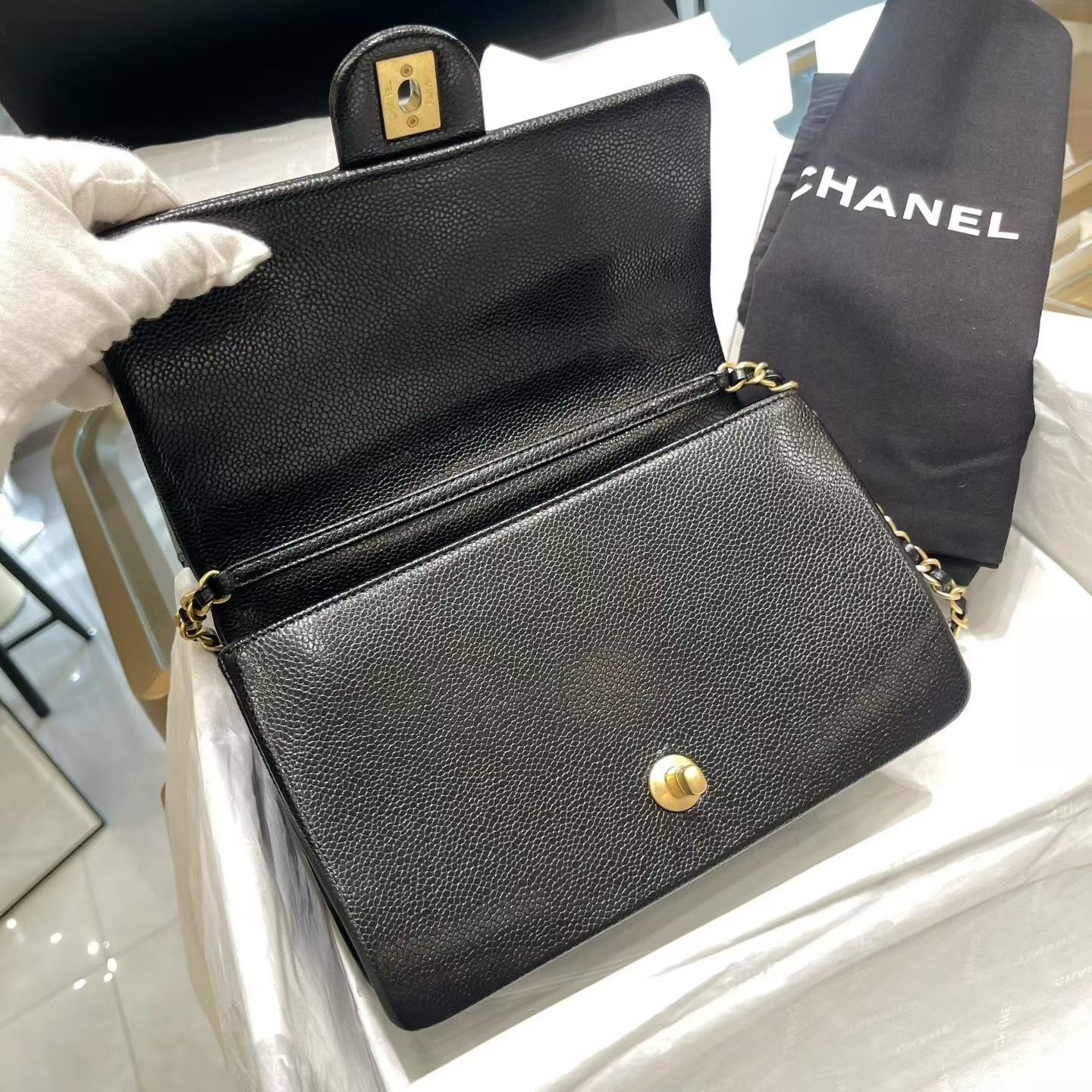 Chanel Pre-loved Bag Very good condition Size ONE SIZE - 8 Thumbnail