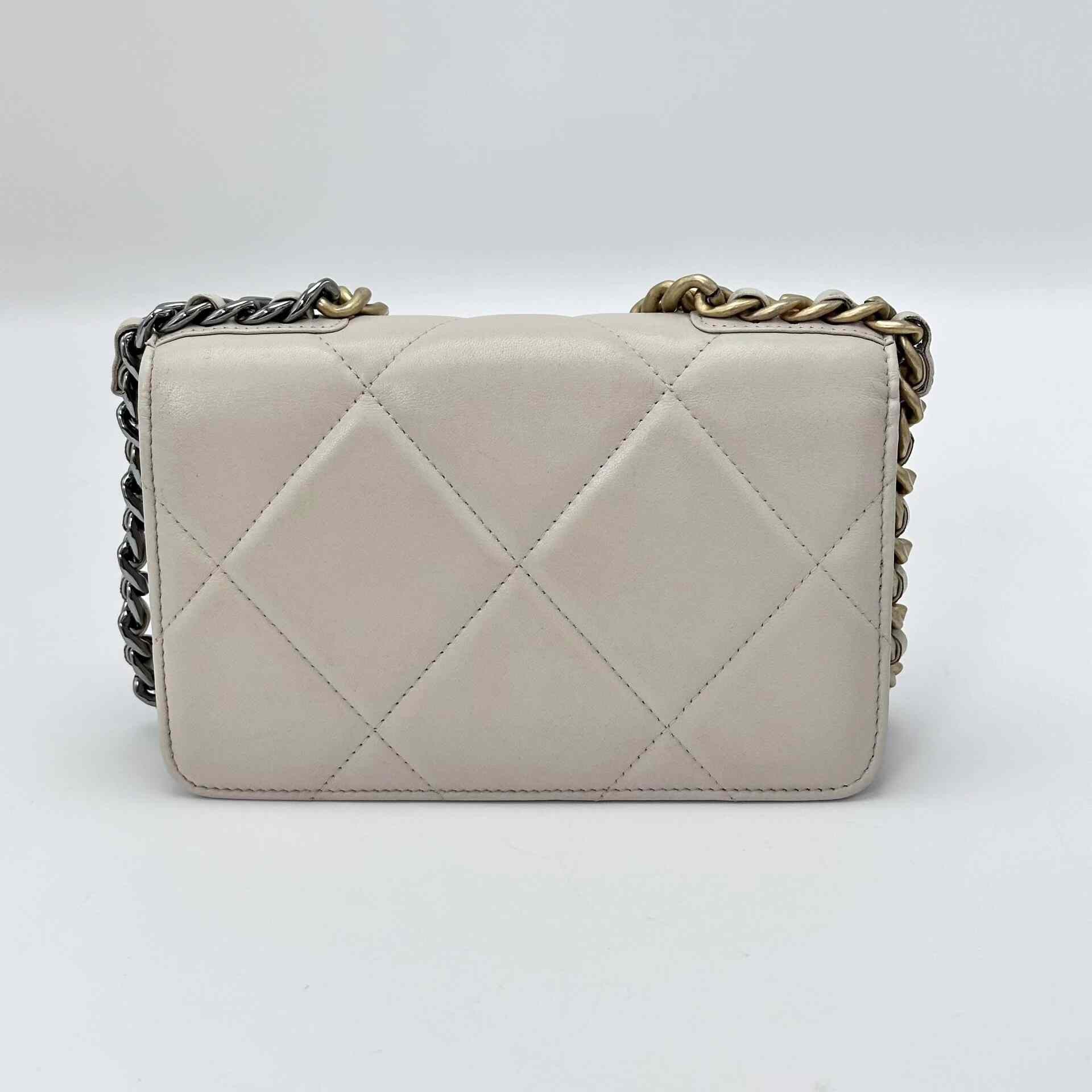 Chanel Pre-loved Bag Very good condition Size ONE SIZE - 2 Thumbnail