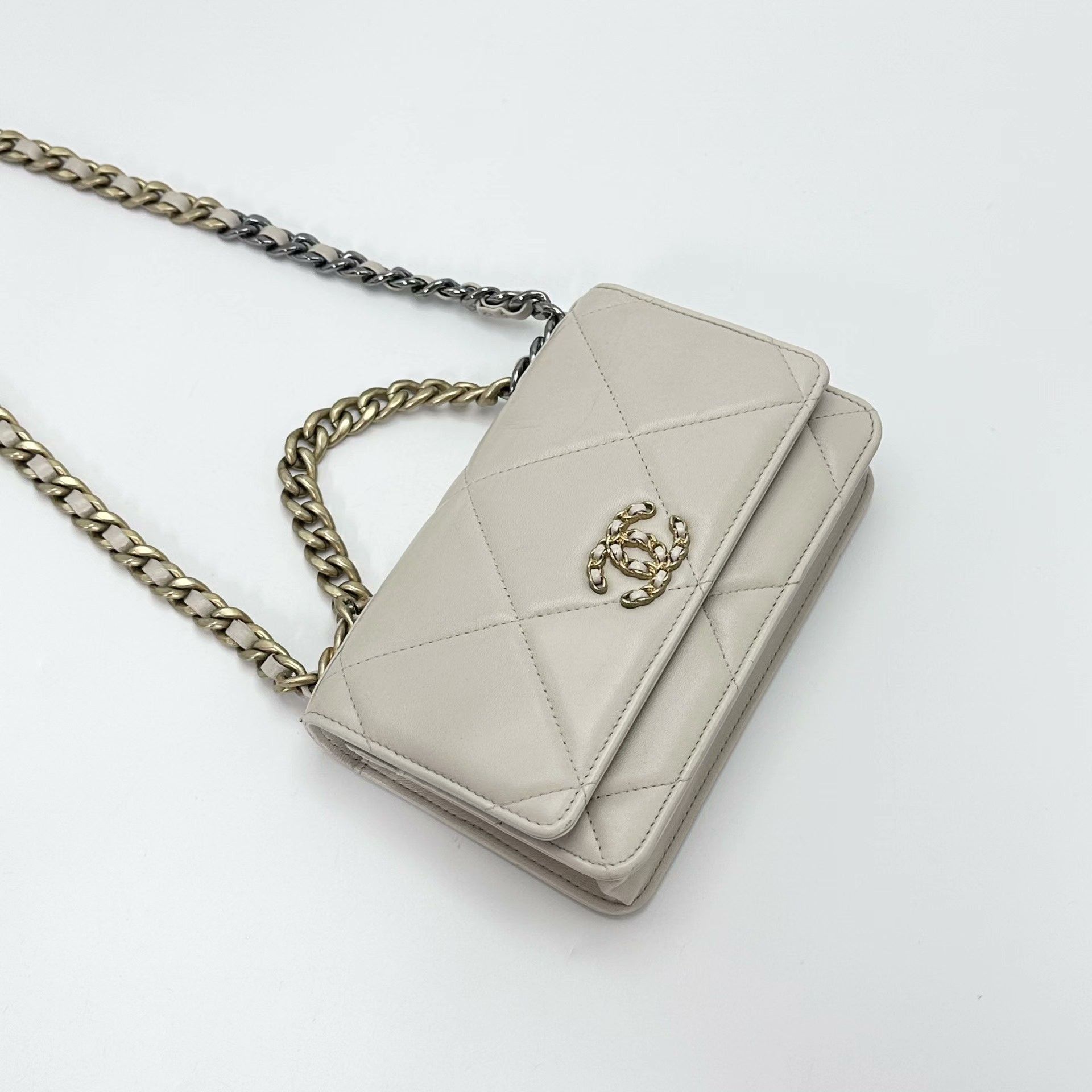 Chanel Pre-loved Bag Very good condition Size ONE SIZE - 3 Thumbnail