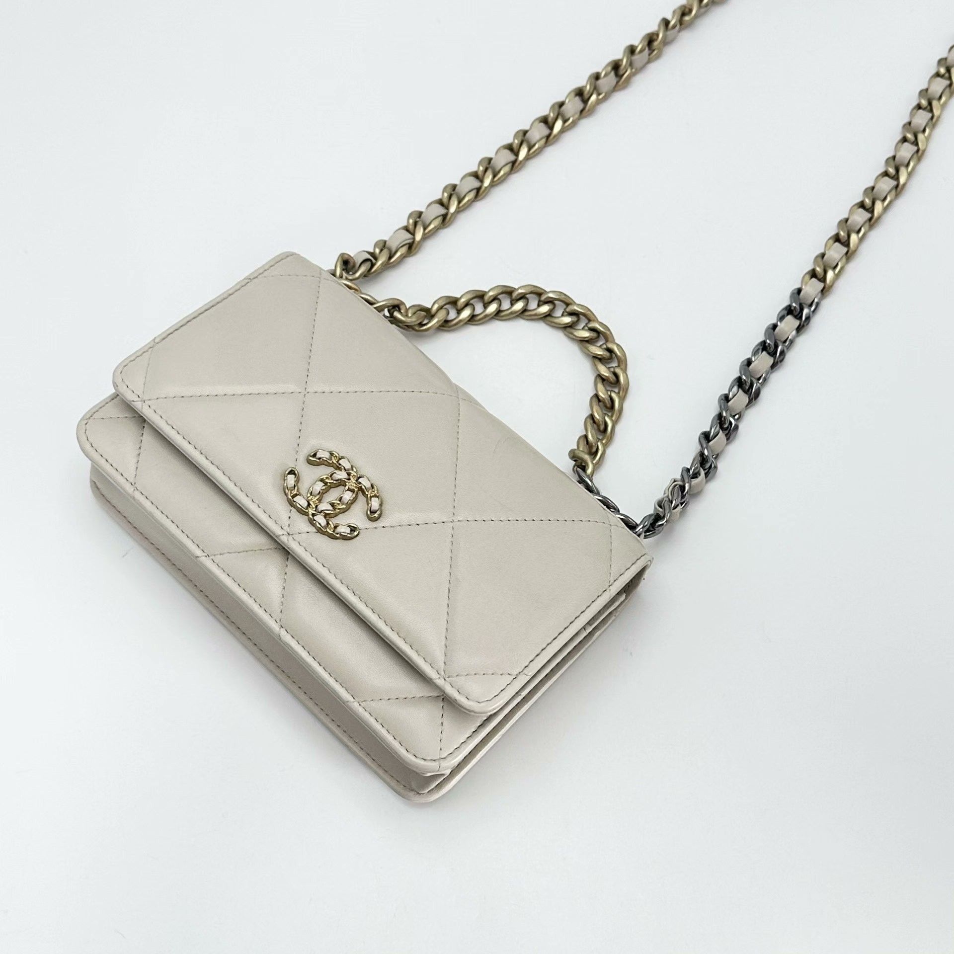 Chanel Pre-loved Bag Very good condition Size ONE SIZE - 4 Thumbnail