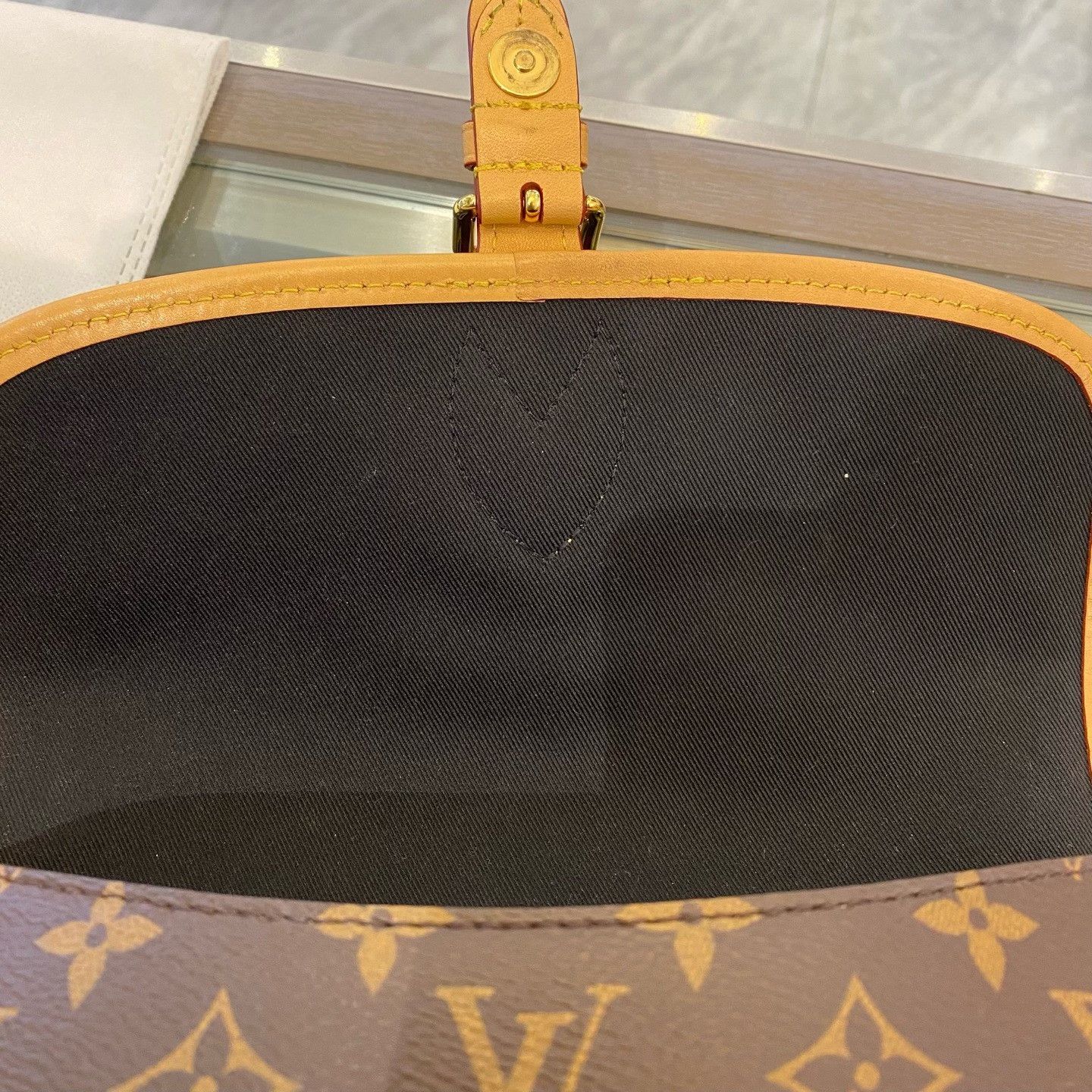 Louis Vuitton Pre-loved Bag Very good condition Size ONE SIZE - 8 Thumbnail