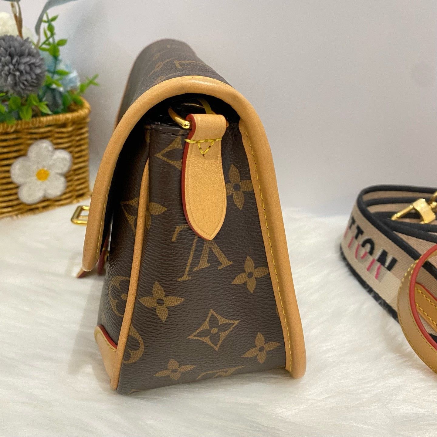 Louis Vuitton Pre-loved Bag Very good condition Size ONE SIZE - 5 Thumbnail
