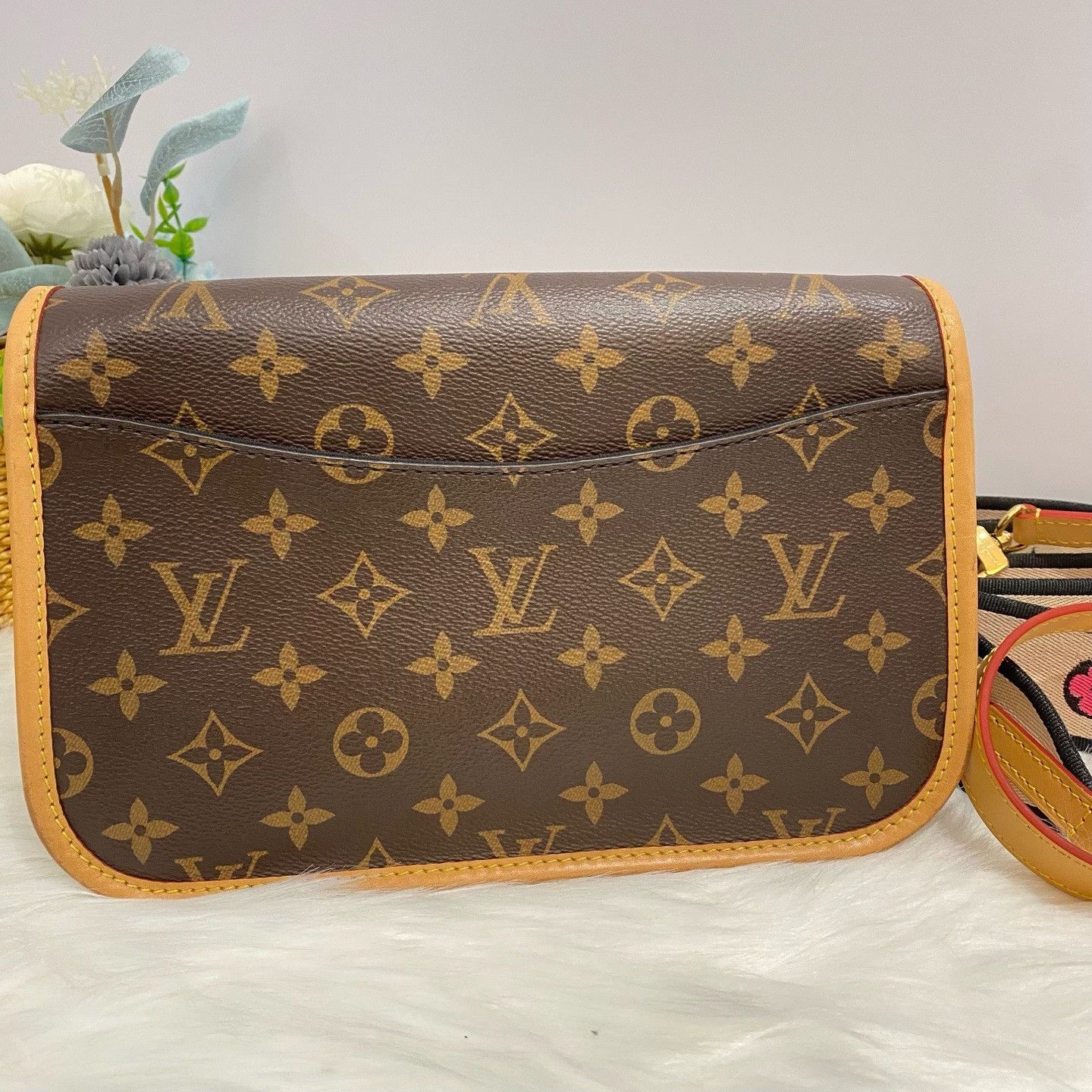 Louis Vuitton Pre-loved Bag Very good condition Size ONE SIZE - 4 Thumbnail