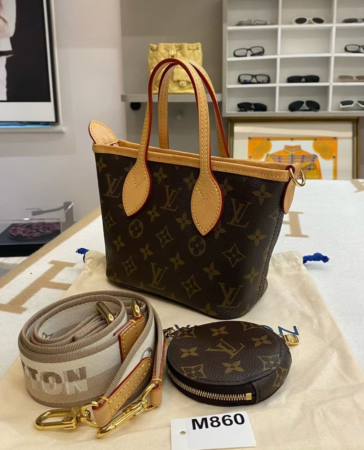 Louis Vuitton Pre-loved Bag Very good condition Size ONE SIZE - 5 Thumbnail
