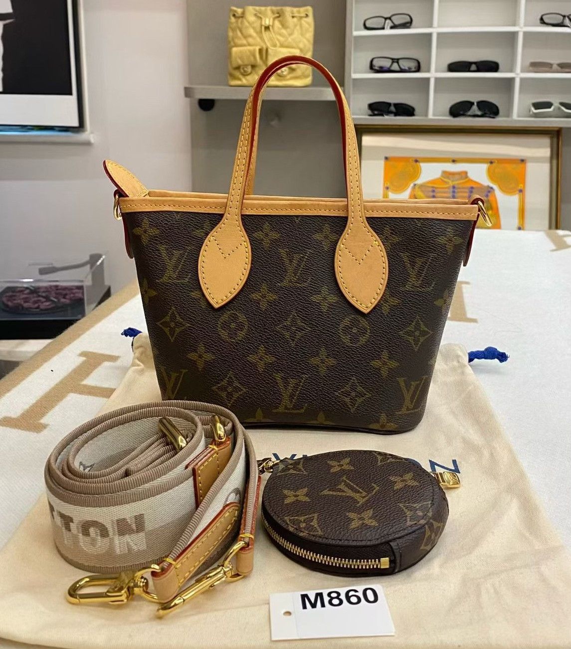 Louis Vuitton Pre-loved Bag Very good condition Size ONE SIZE - 3 Thumbnail